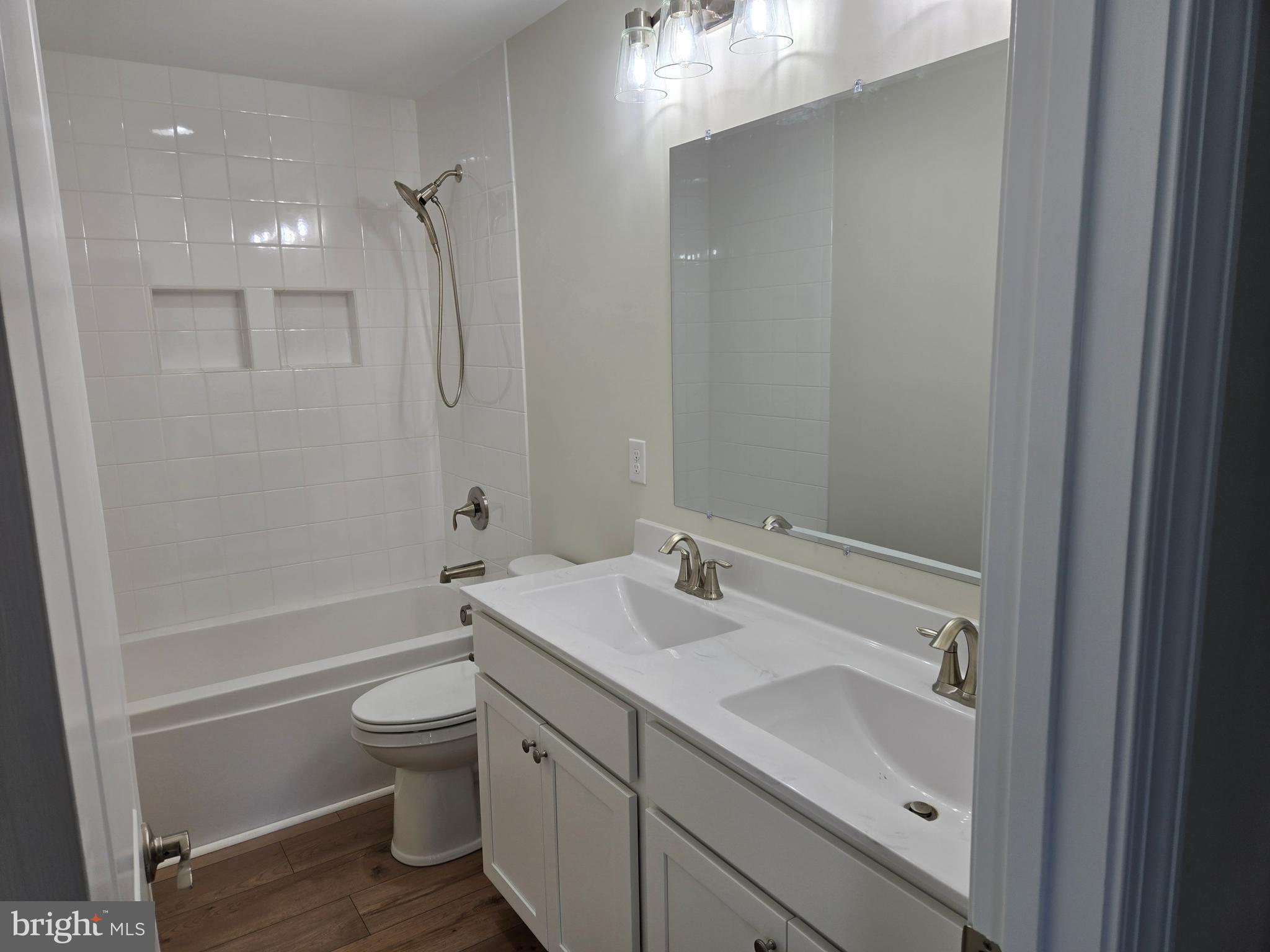 HICKORY HOLLOW - Residential