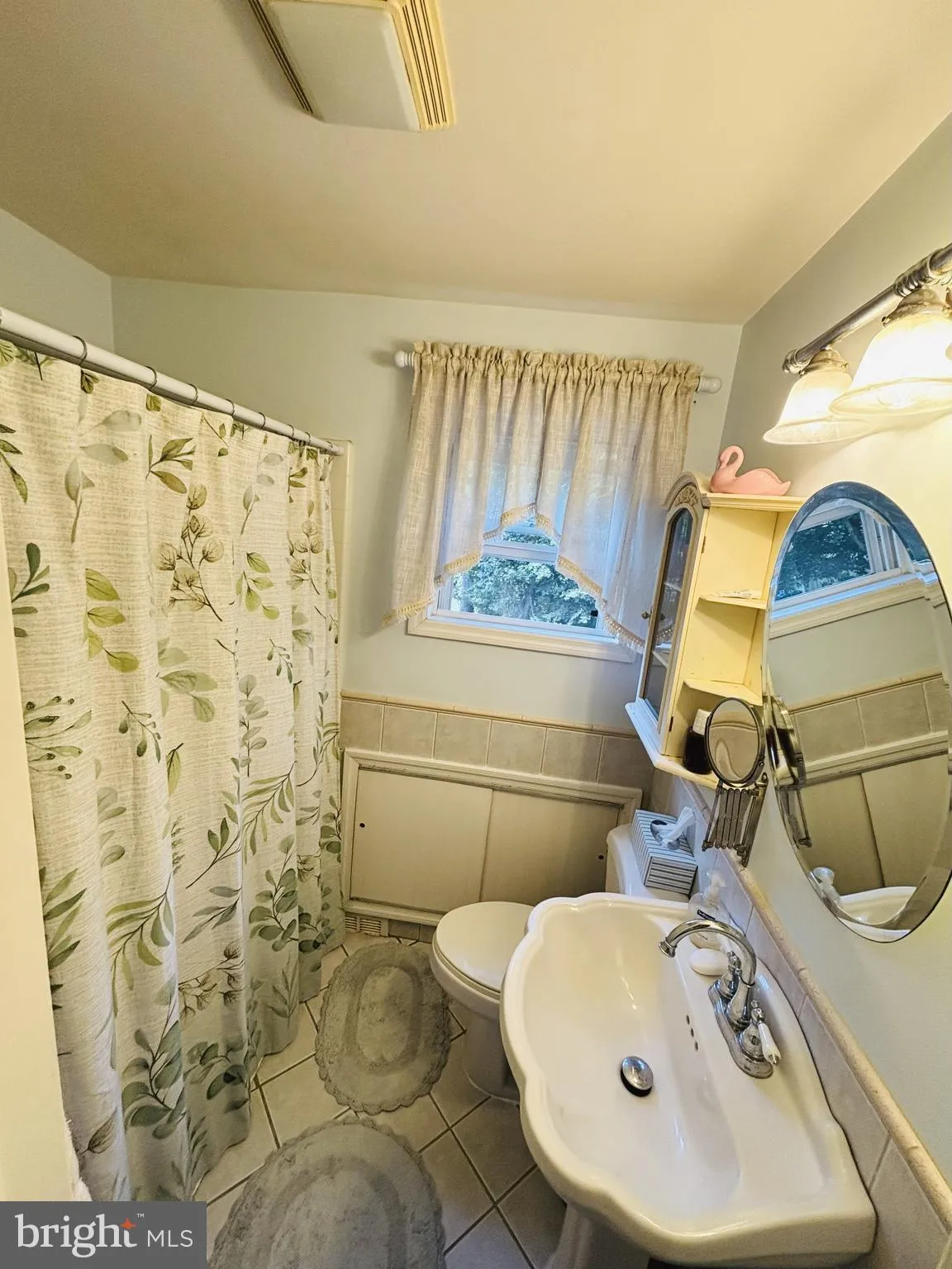 Lindenwold, New Jersey 08021, United States, 3 Bedrooms Bedrooms, ,2 BathroomsBathrooms,Residential,Active,218393