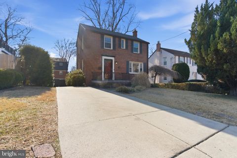 Photo of 904 Dennis Avenue, SILVER SPRING, MD 20901 (MLS # MDMC2214470)