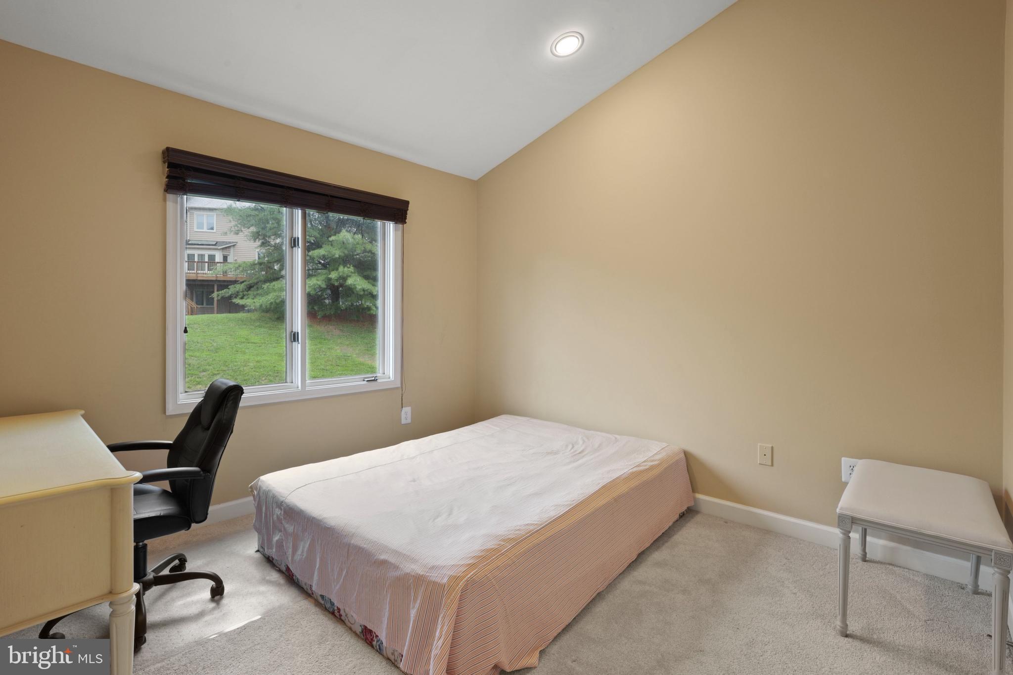 SUMMIT CHASE - Residential