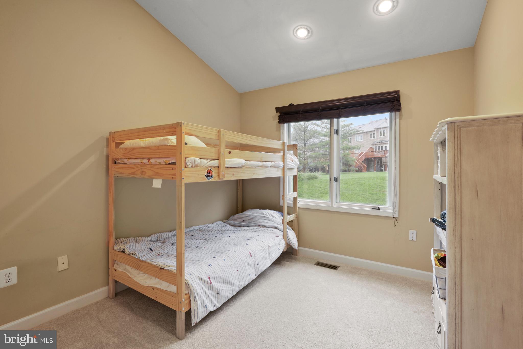 SUMMIT CHASE - Residential