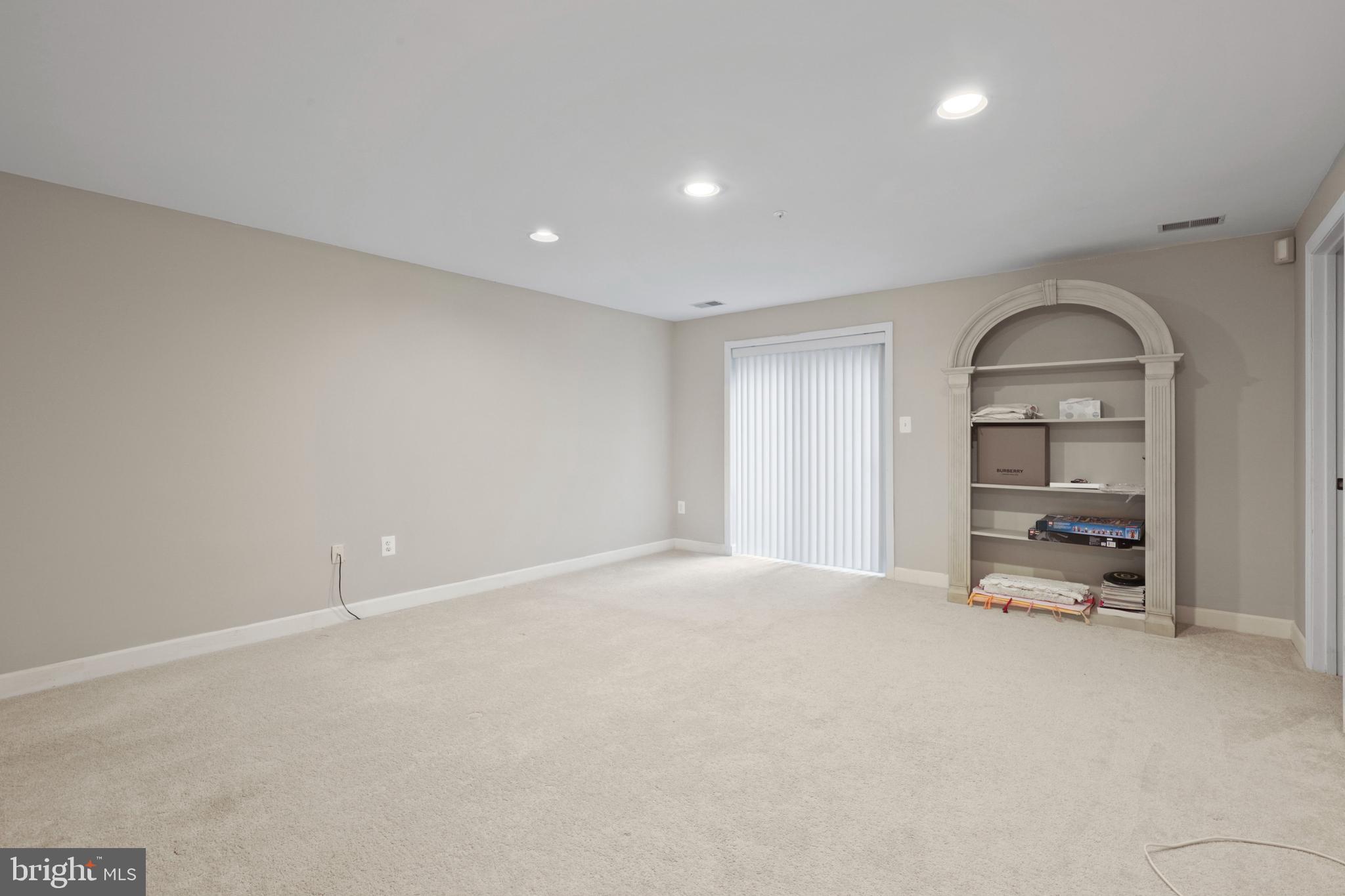 SUMMIT CHASE - Residential