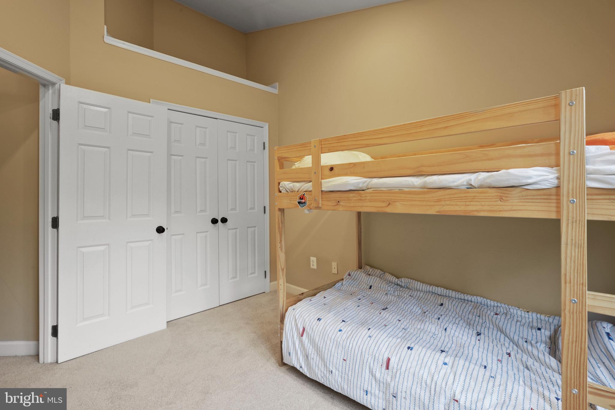 SUMMIT CHASE - Residential