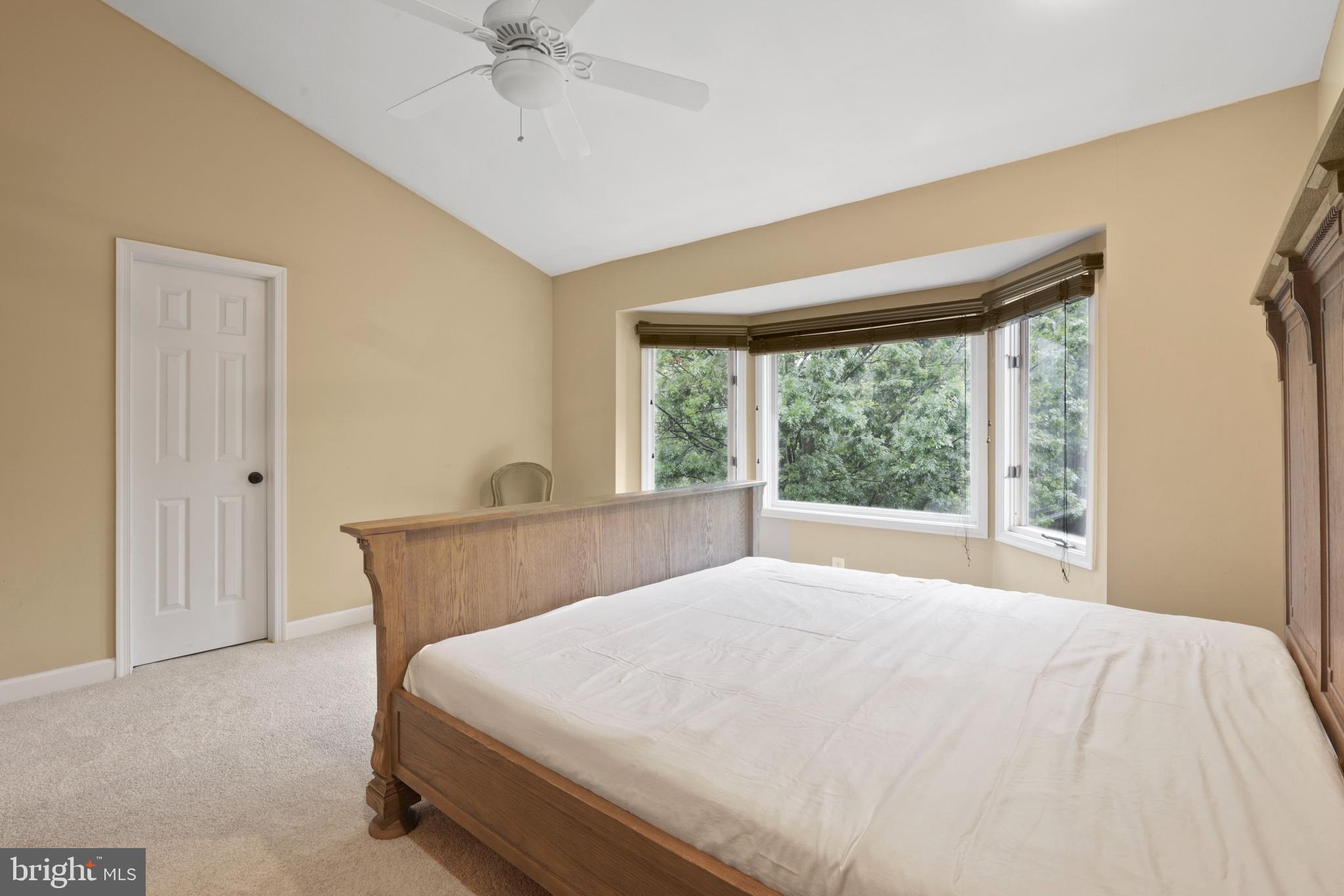 SUMMIT CHASE - Residential