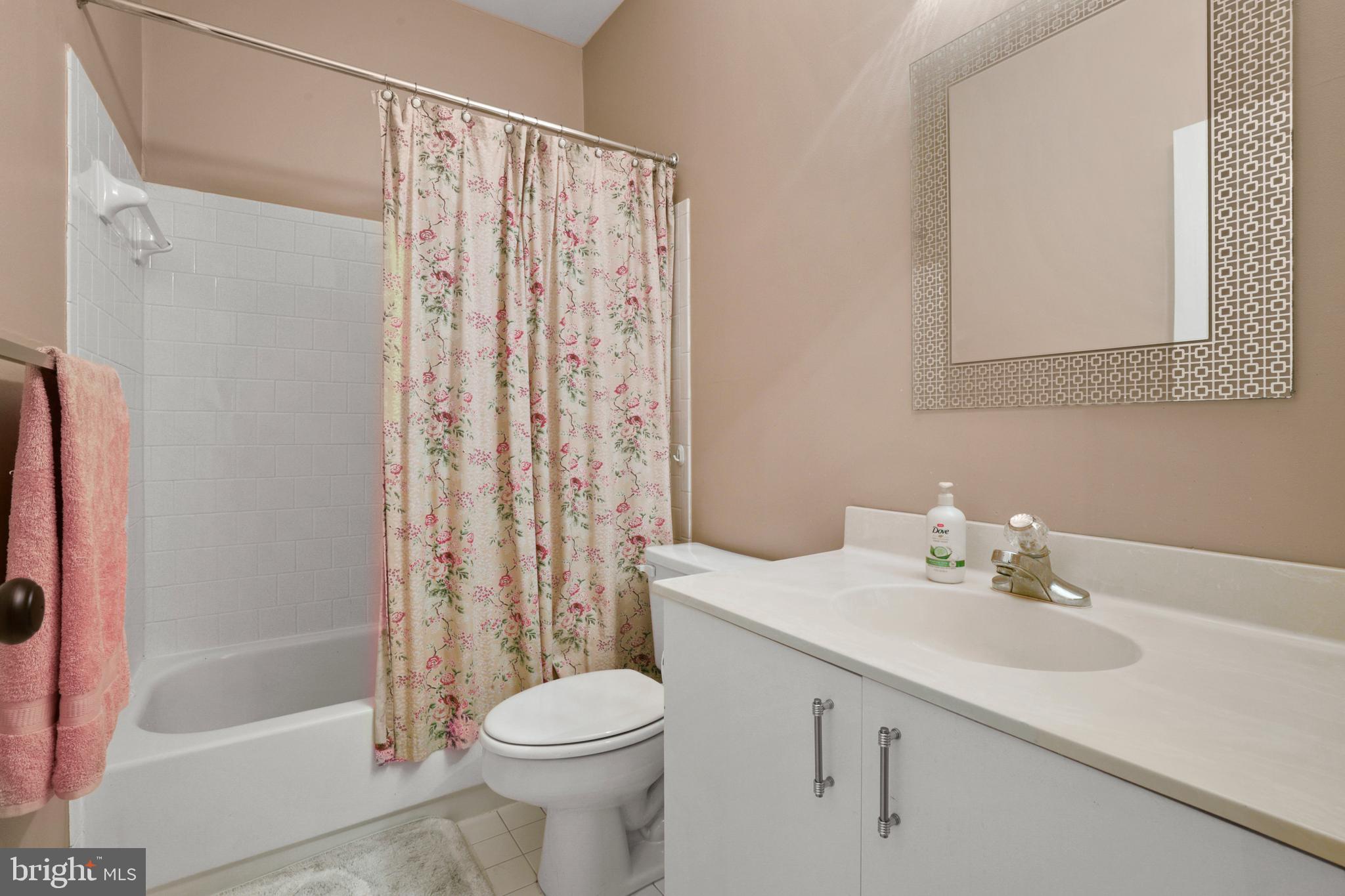 SUMMIT CHASE - Residential