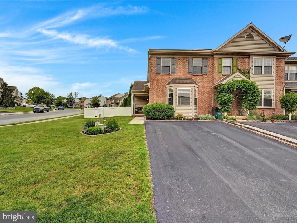 Photo of 59 Windemere Court, ELIZABETHTOWN, PA 17022 (MLS # PALA2069676)