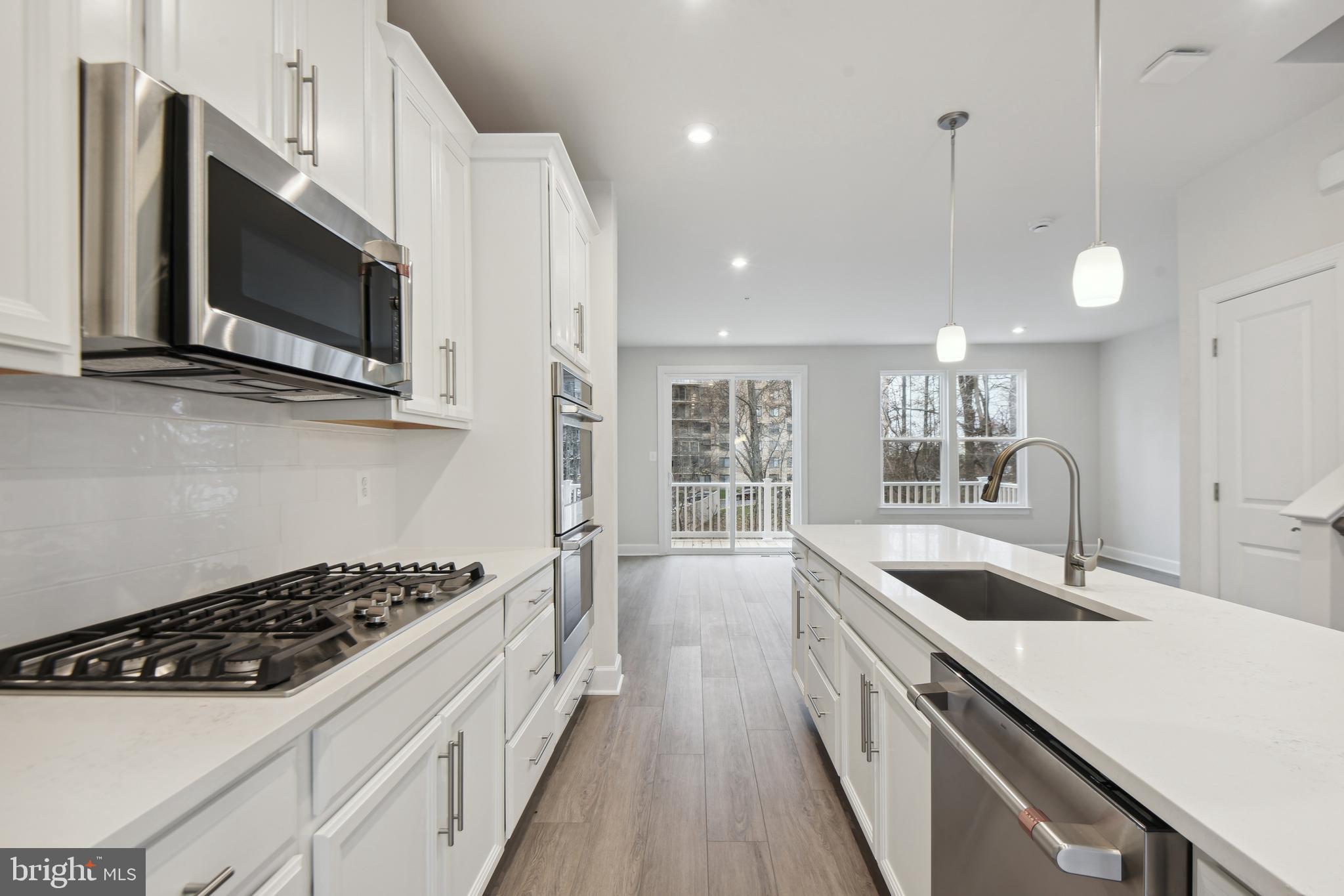 GATEWAY WEST - Residential Lease