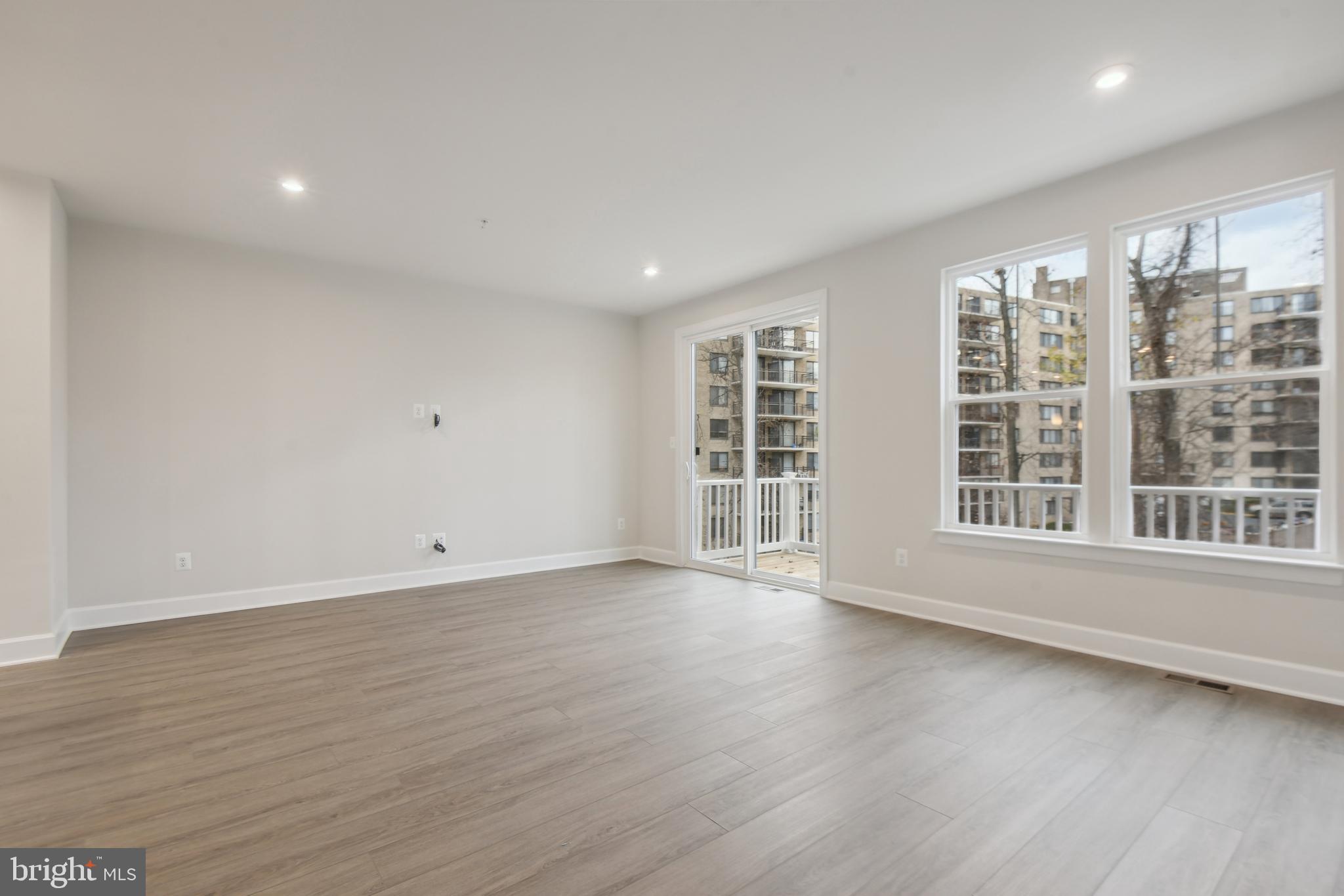 GATEWAY WEST - Residential Lease