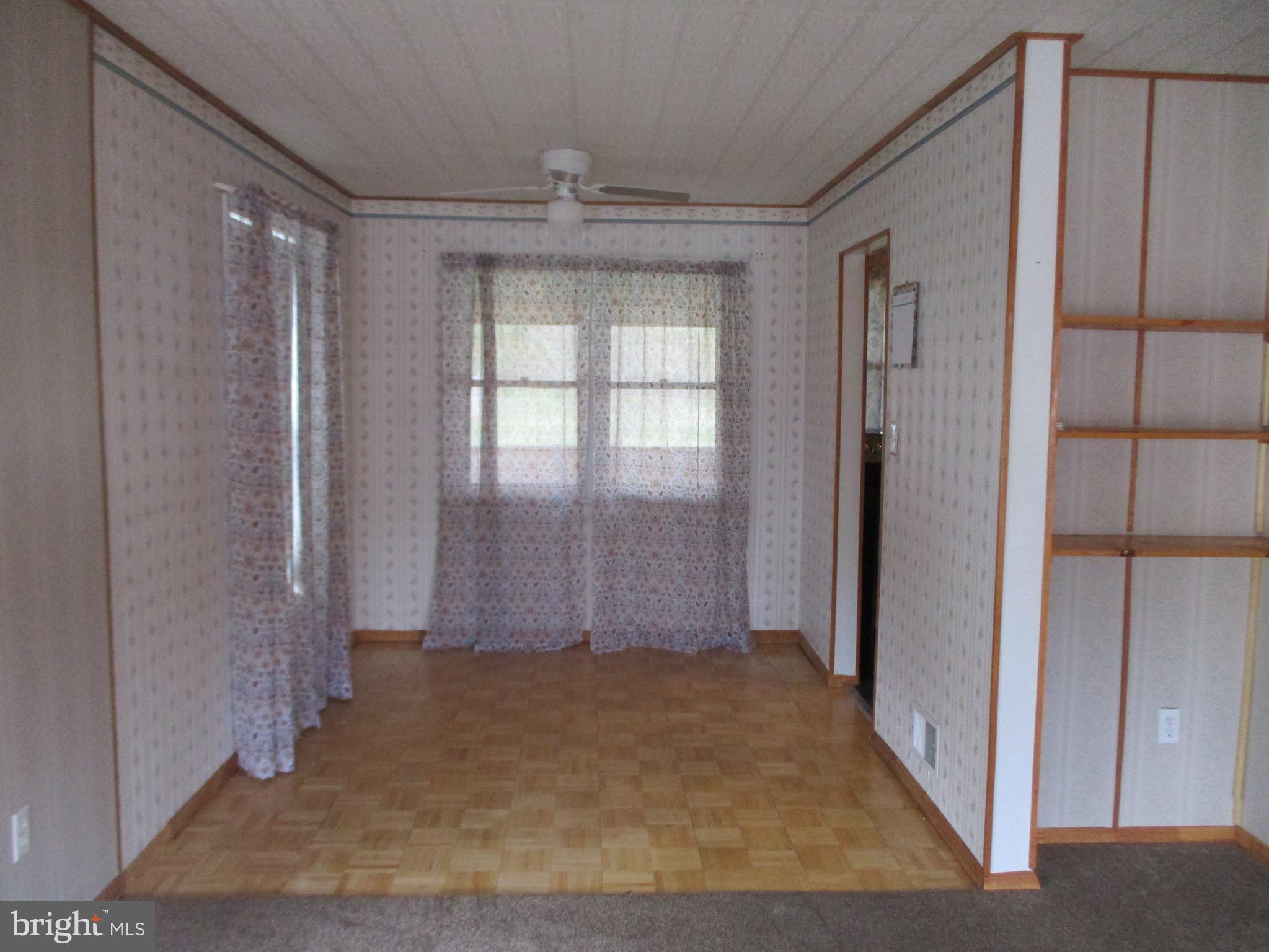 ROYAL VILLAGE - Residential