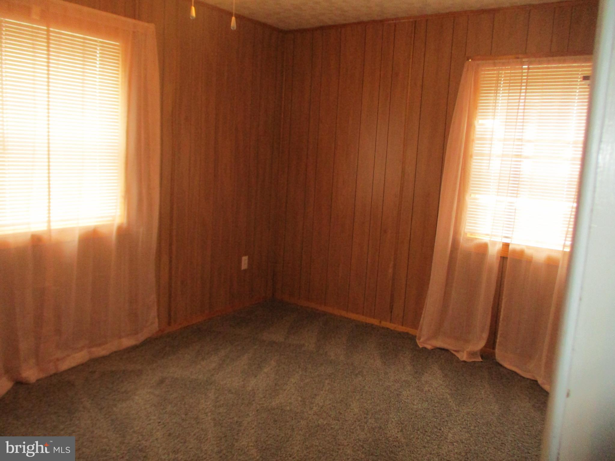 ROYAL VILLAGE - Residential