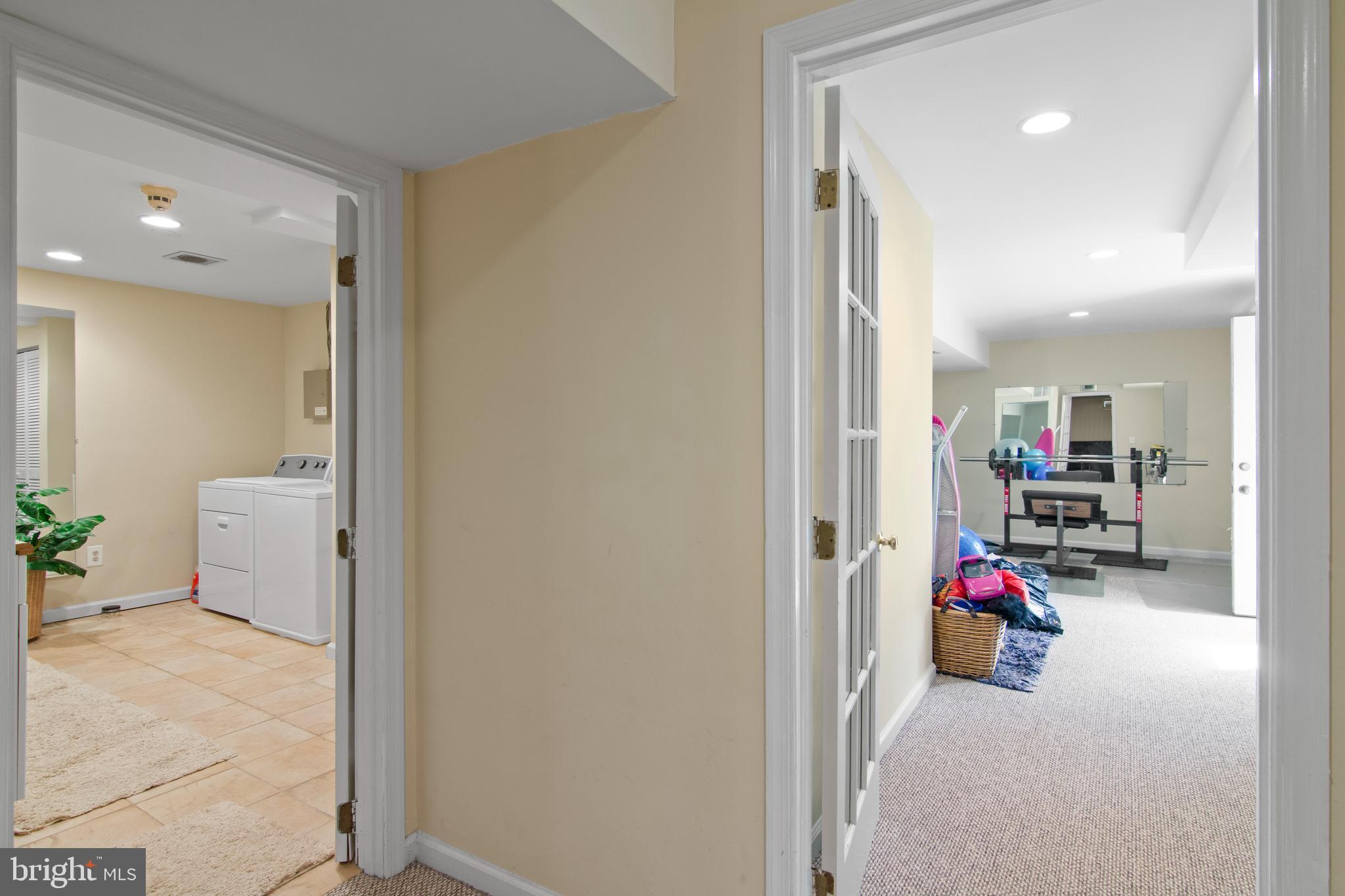 WHITE OAK MANOR - Residential