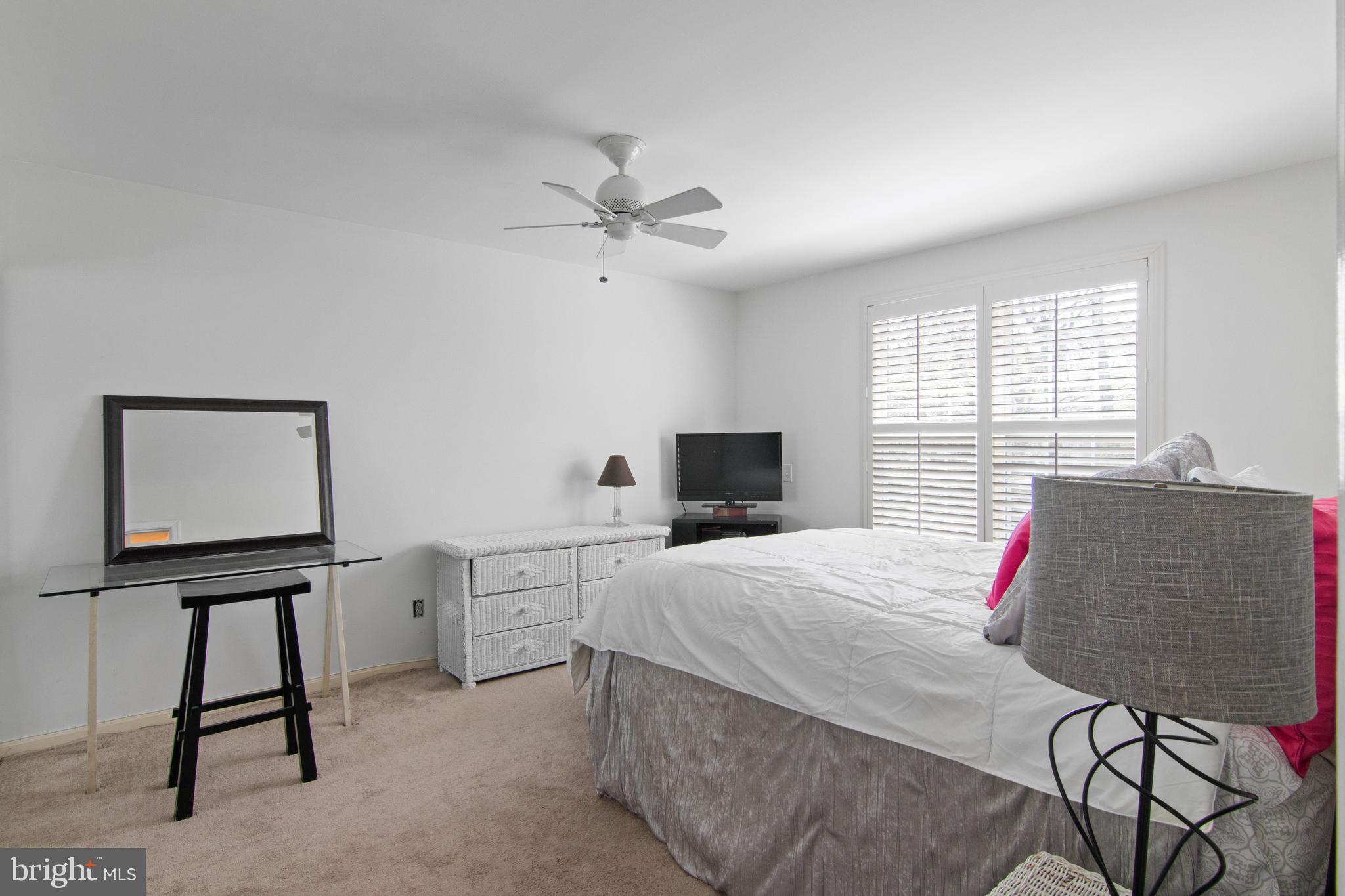 WHITE OAK MANOR - Residential