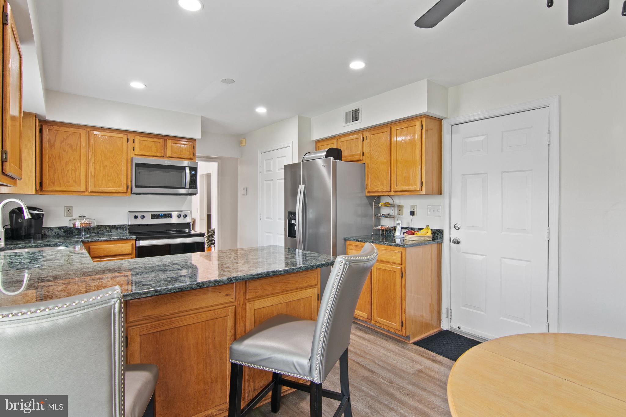 WHITE OAK MANOR - Residential