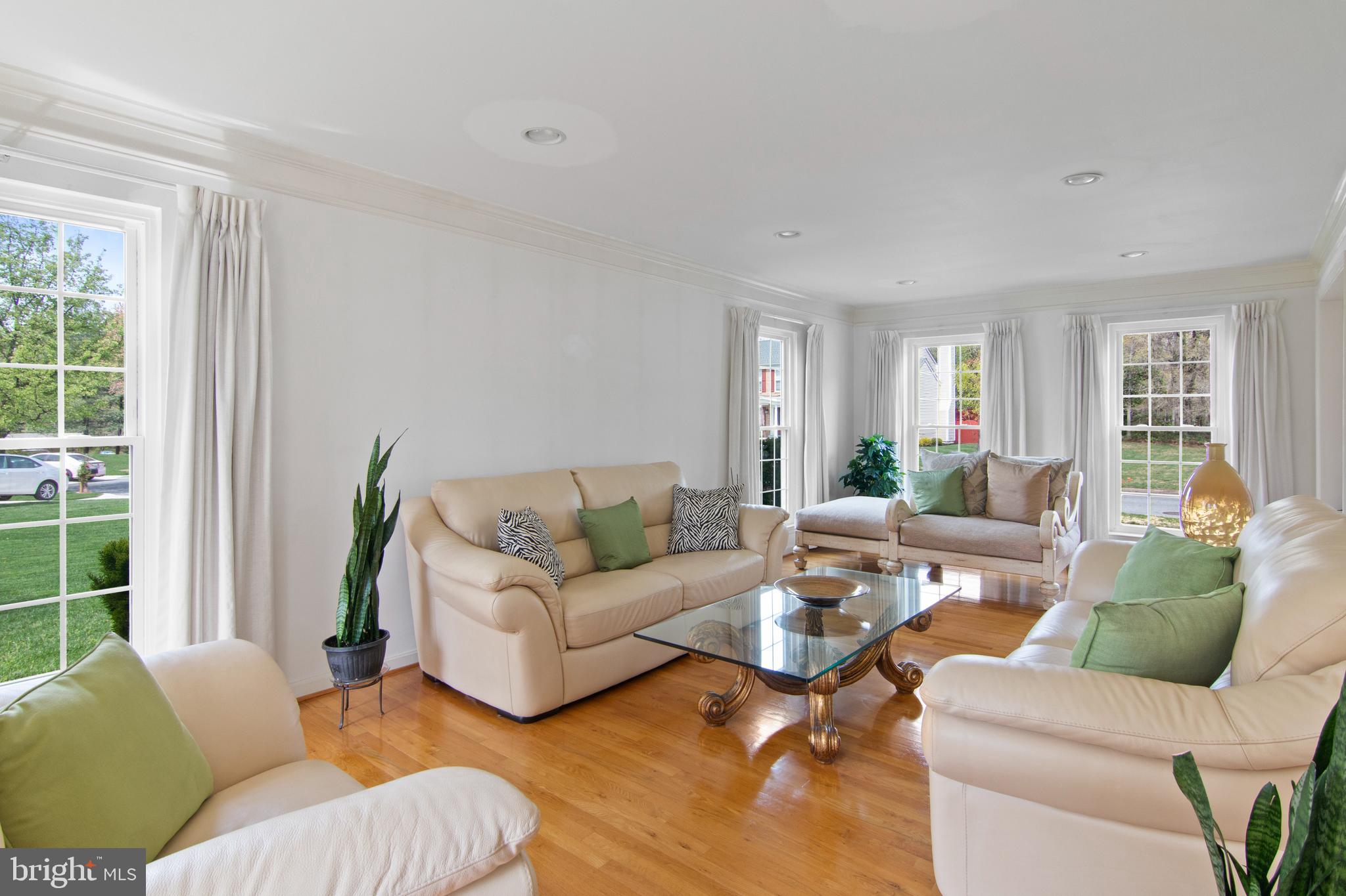 WHITE OAK MANOR - Residential