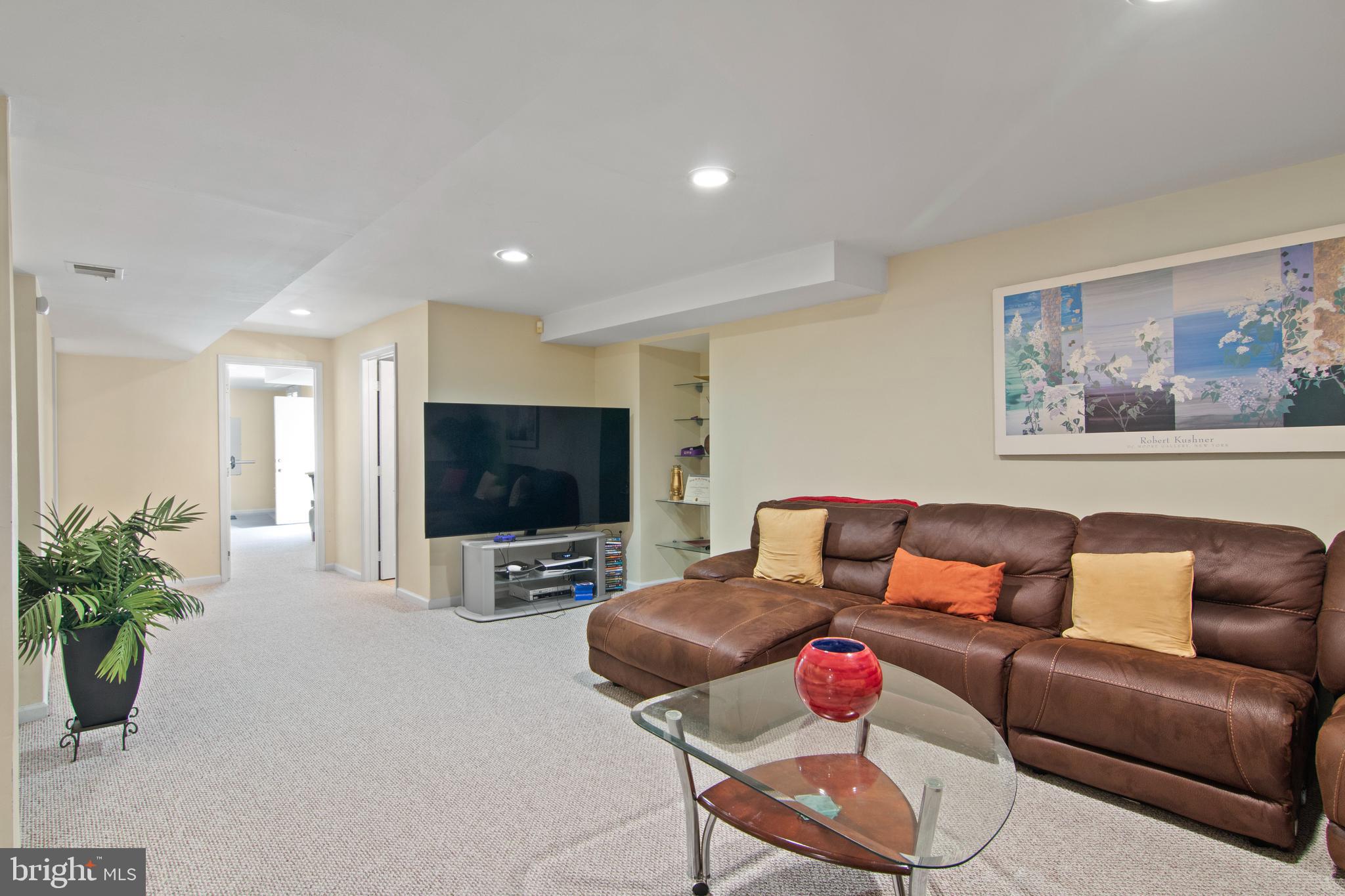 WHITE OAK MANOR - Residential