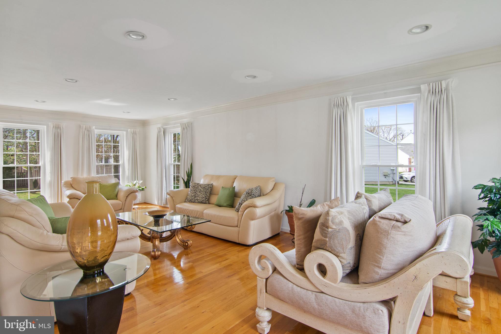 WHITE OAK MANOR - Residential