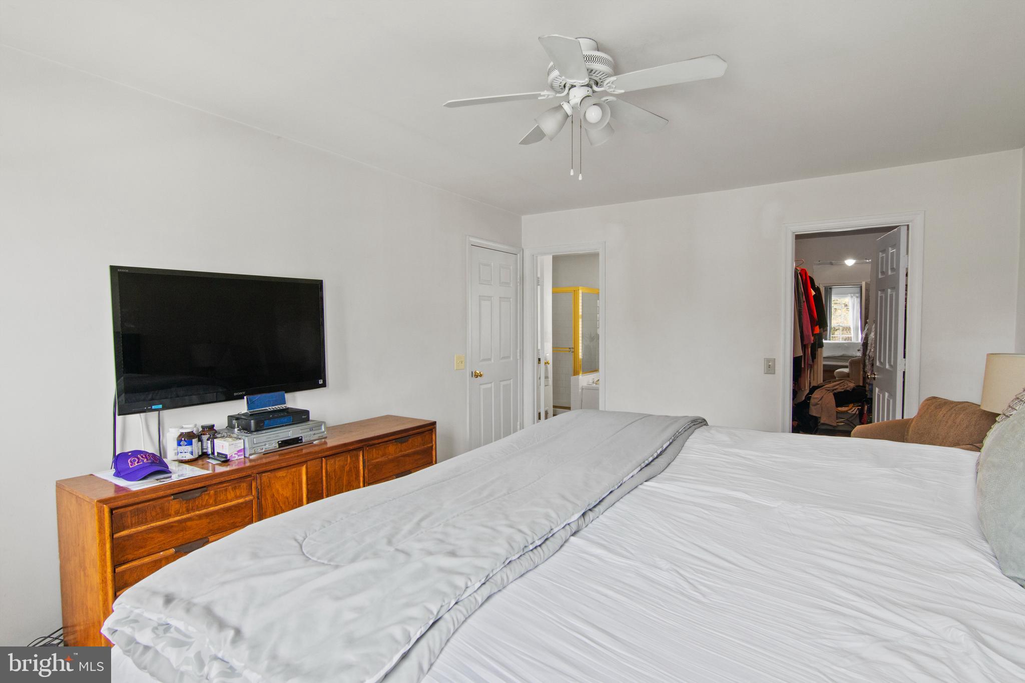 WHITE OAK MANOR - Residential