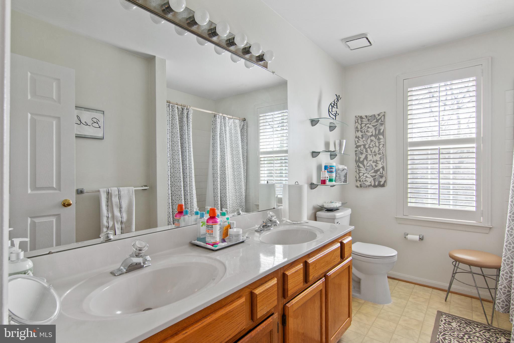 WHITE OAK MANOR - Residential