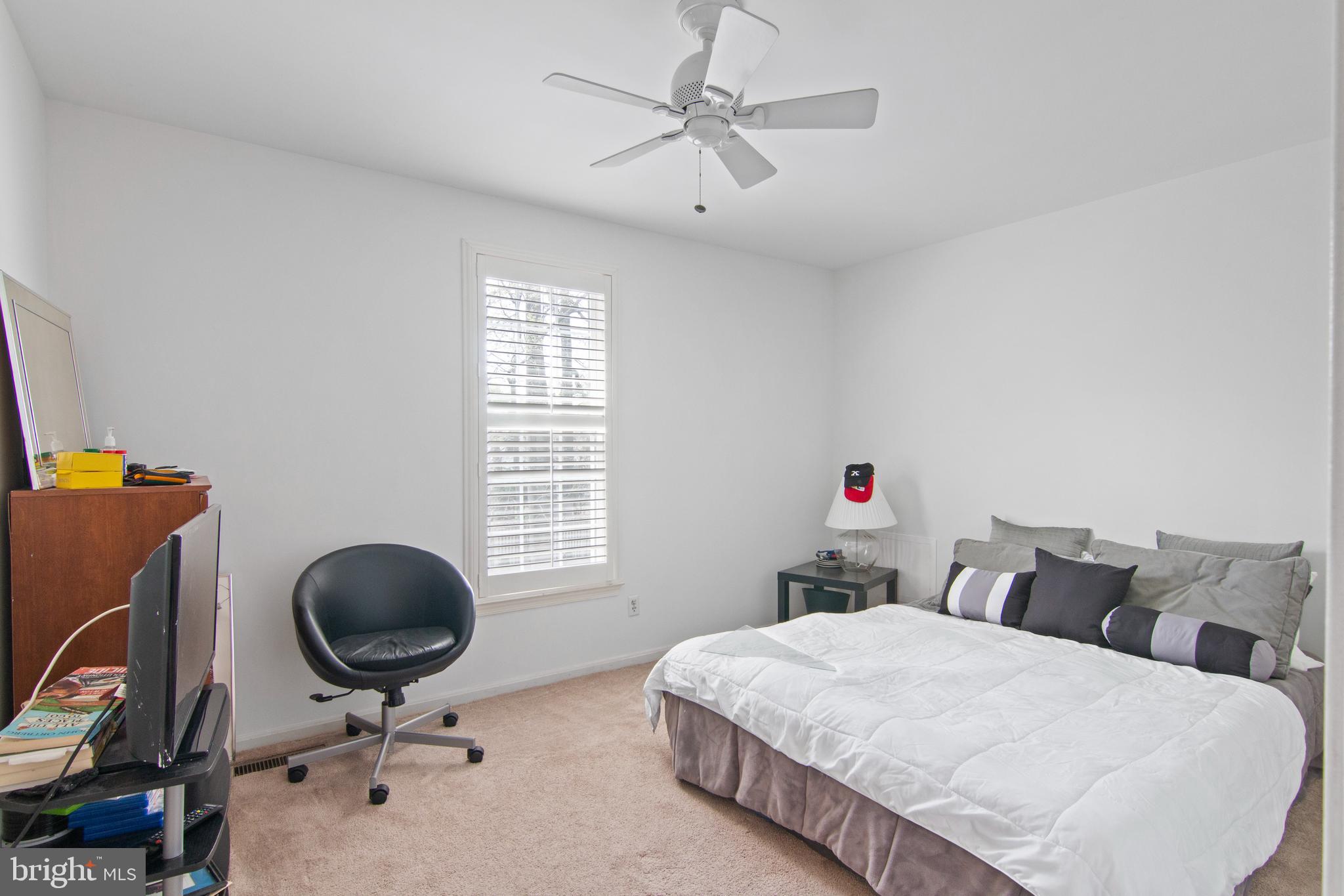 WHITE OAK MANOR - Residential