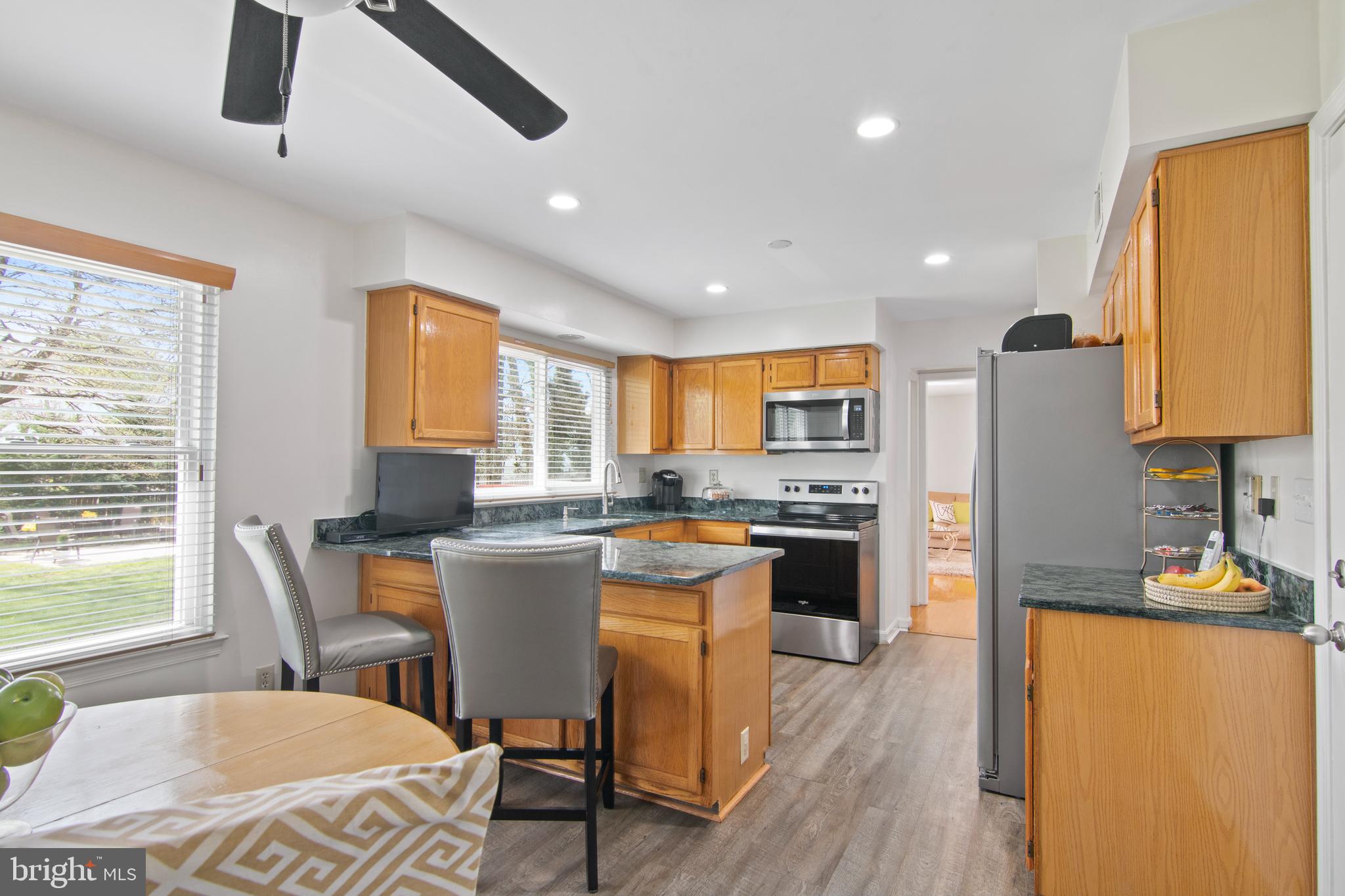 WHITE OAK MANOR - Residential