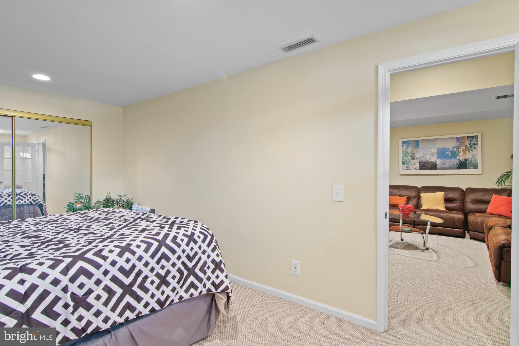 WHITE OAK MANOR - Residential