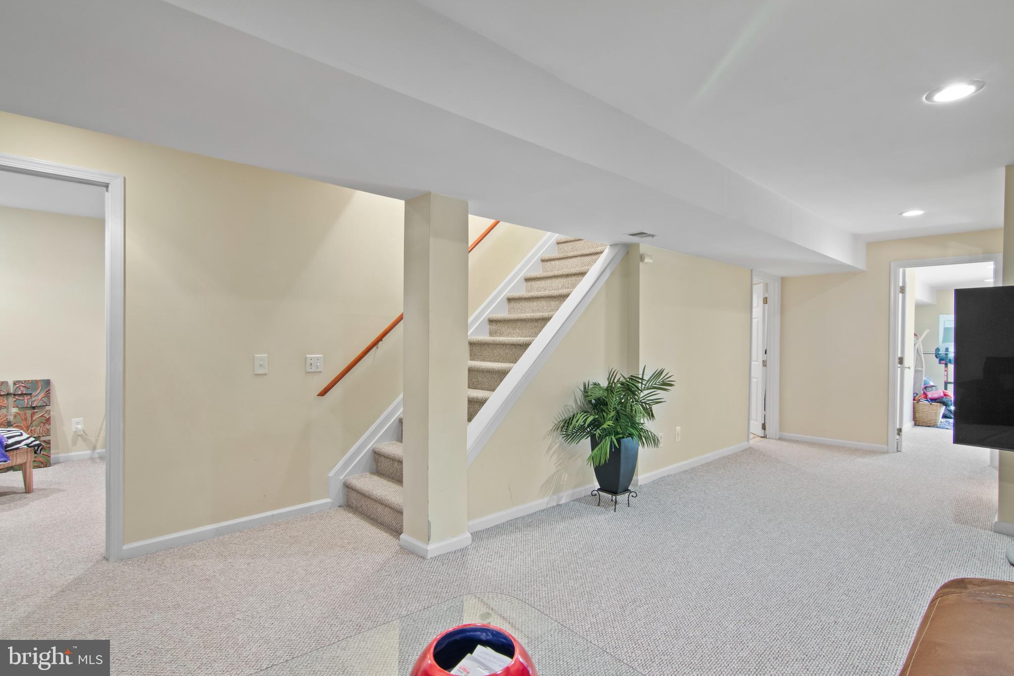 WHITE OAK MANOR - Residential