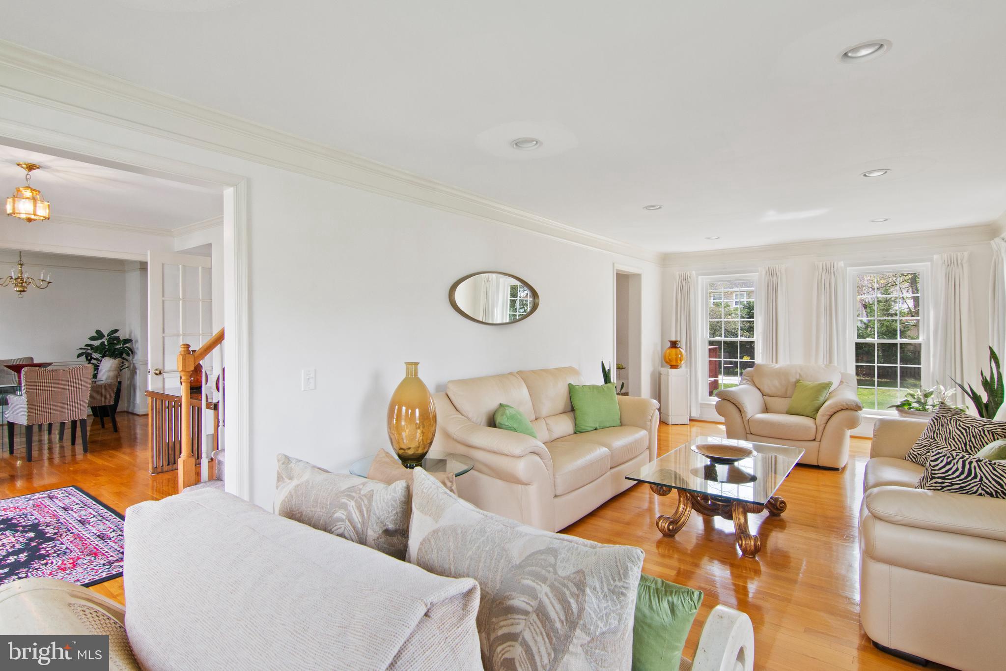 WHITE OAK MANOR - Residential