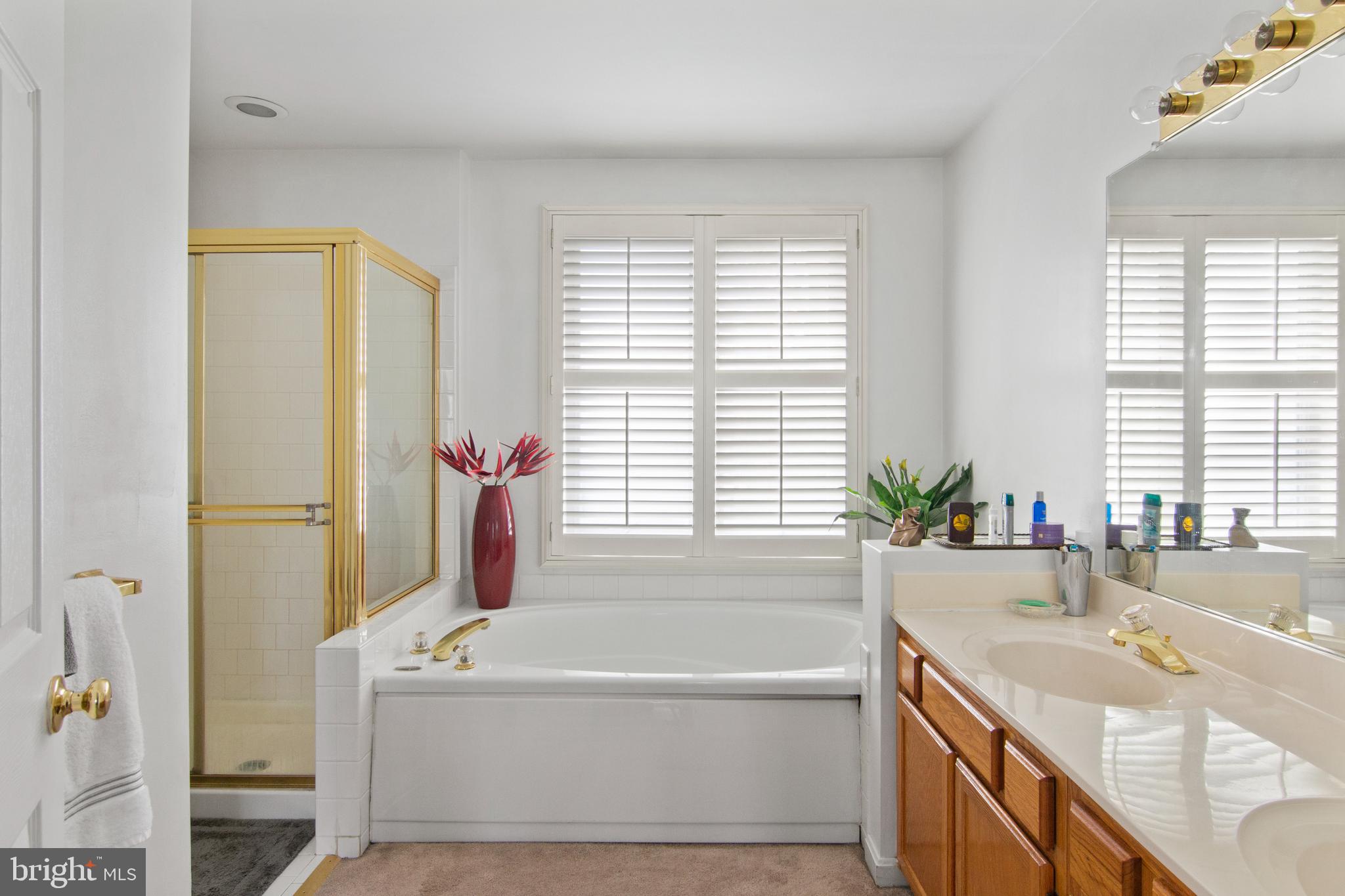 WHITE OAK MANOR - Residential