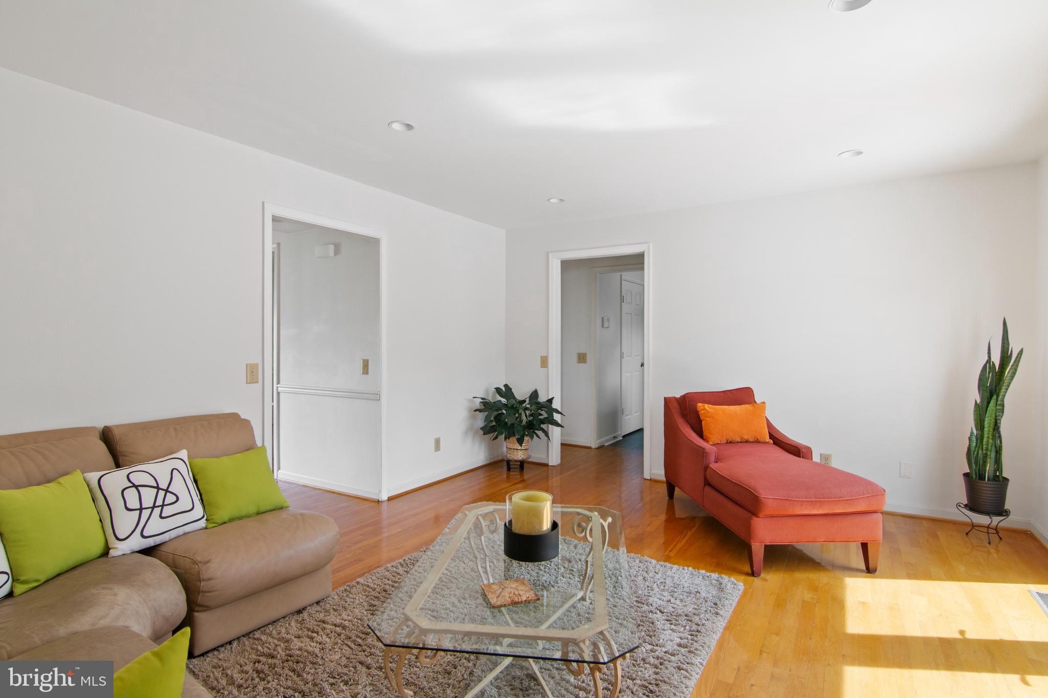 WHITE OAK MANOR - Residential