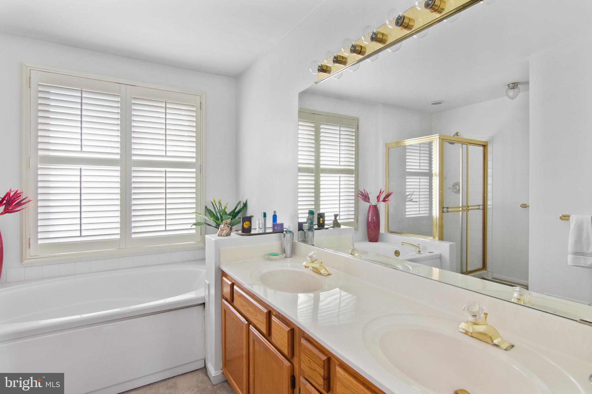 WHITE OAK MANOR - Residential