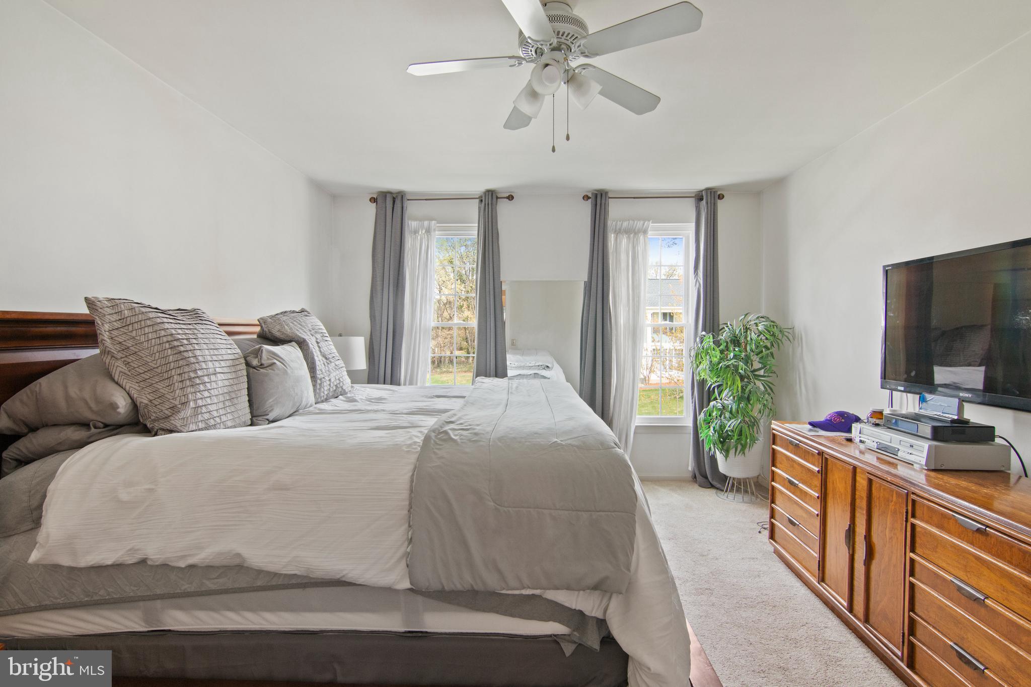 WHITE OAK MANOR - Residential