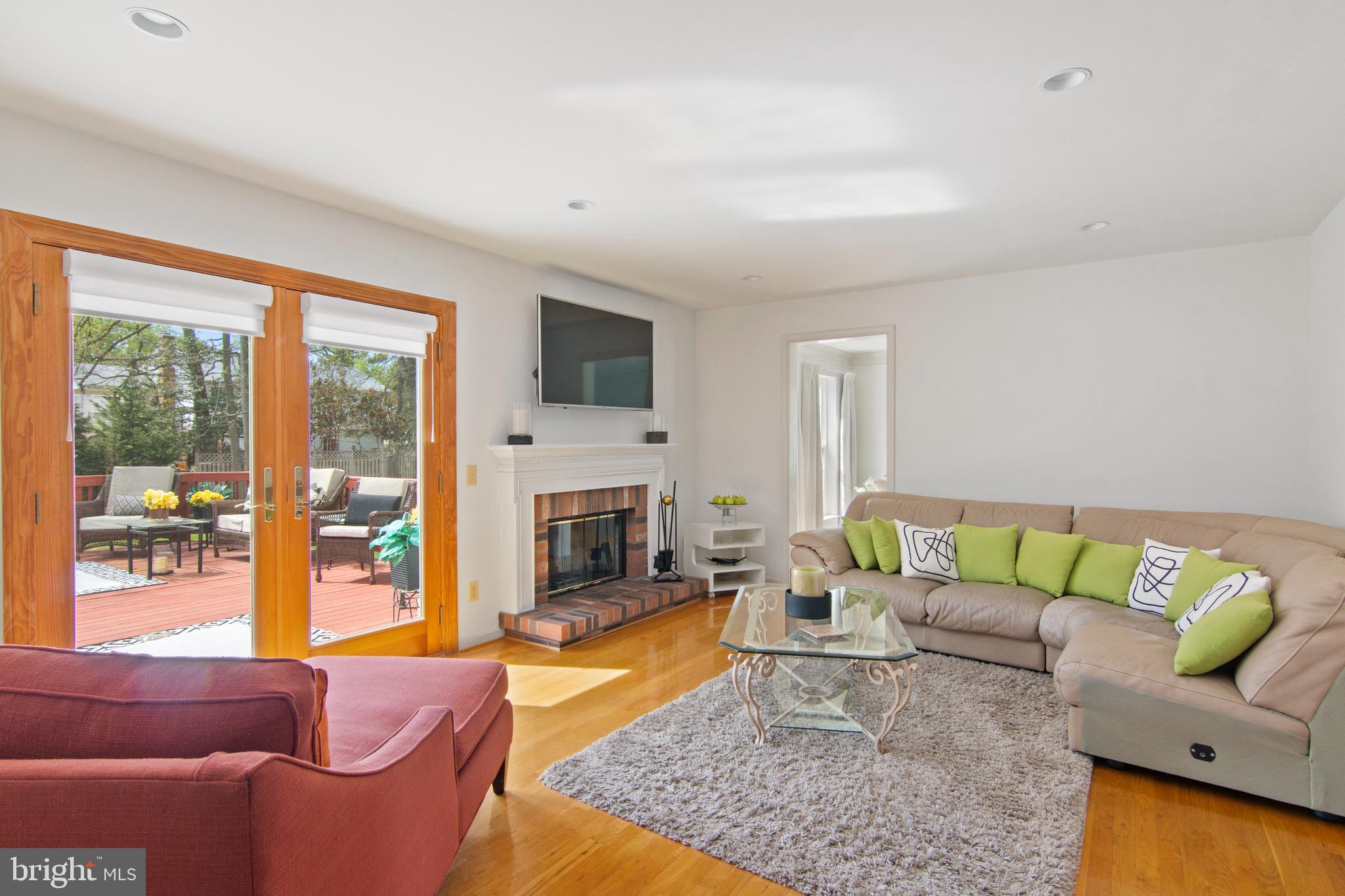 WHITE OAK MANOR - Residential