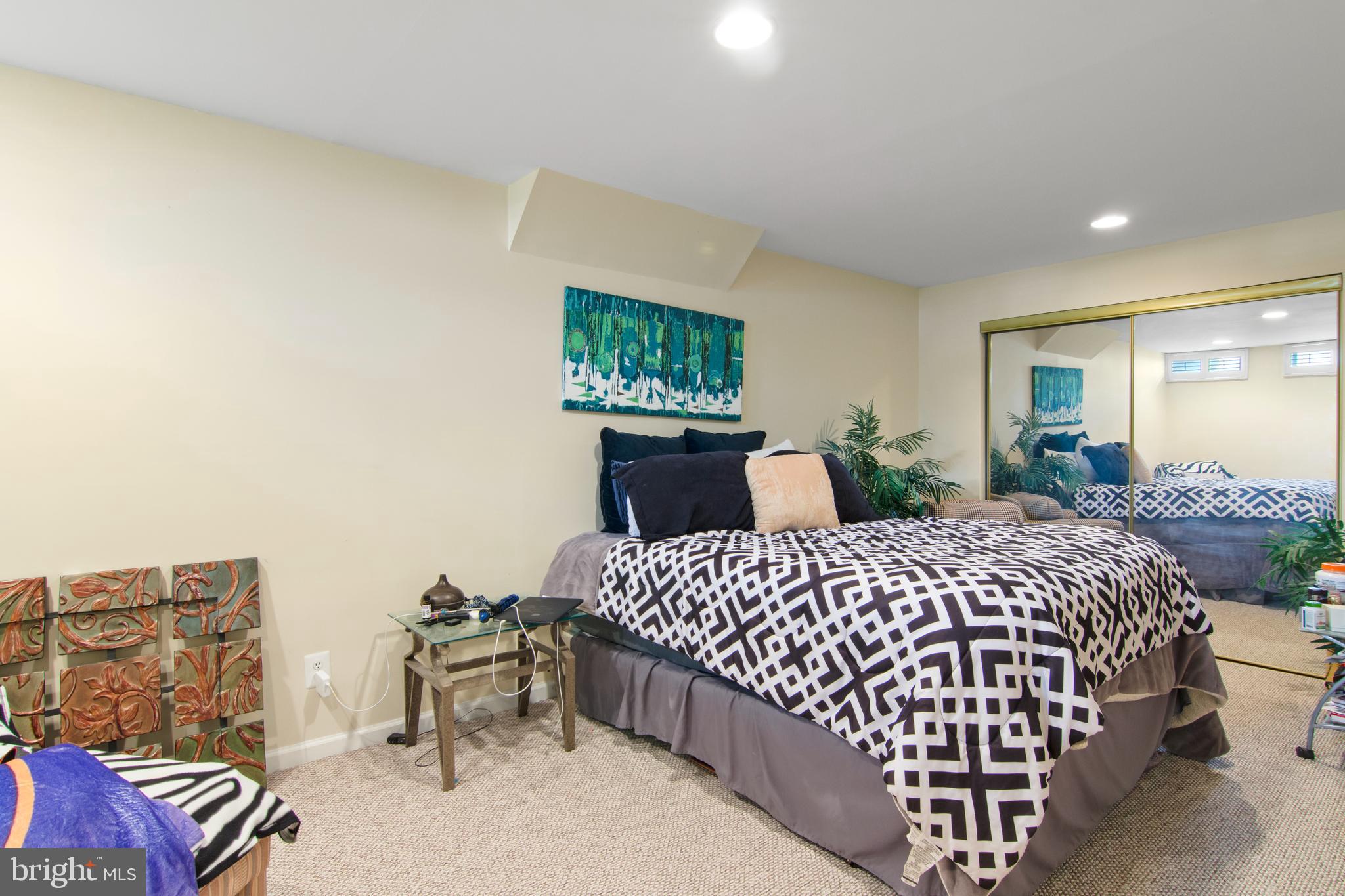 WHITE OAK MANOR - Residential