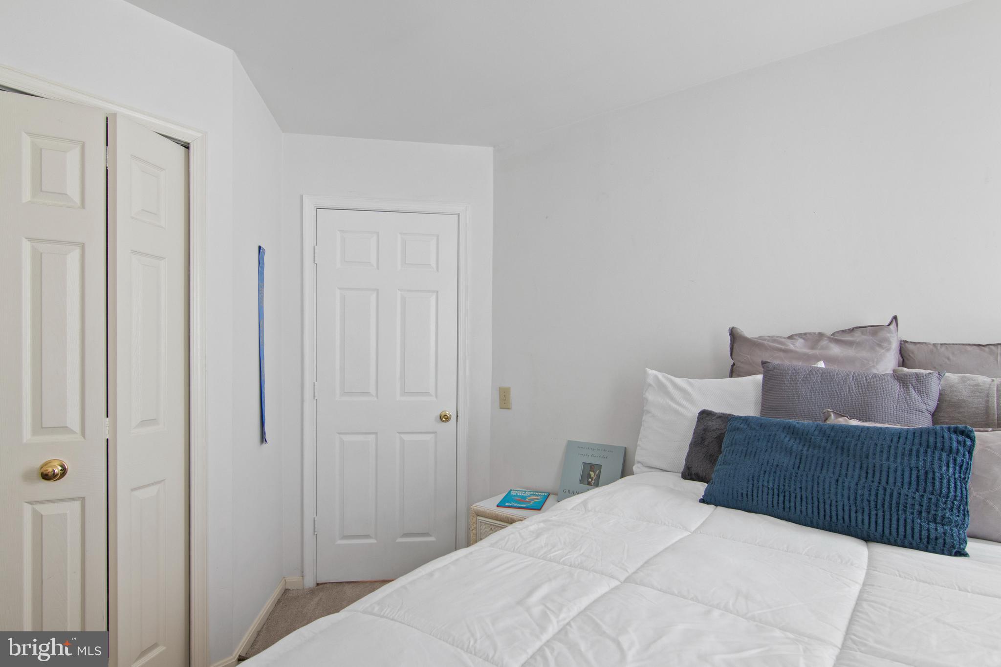 WHITE OAK MANOR - Residential