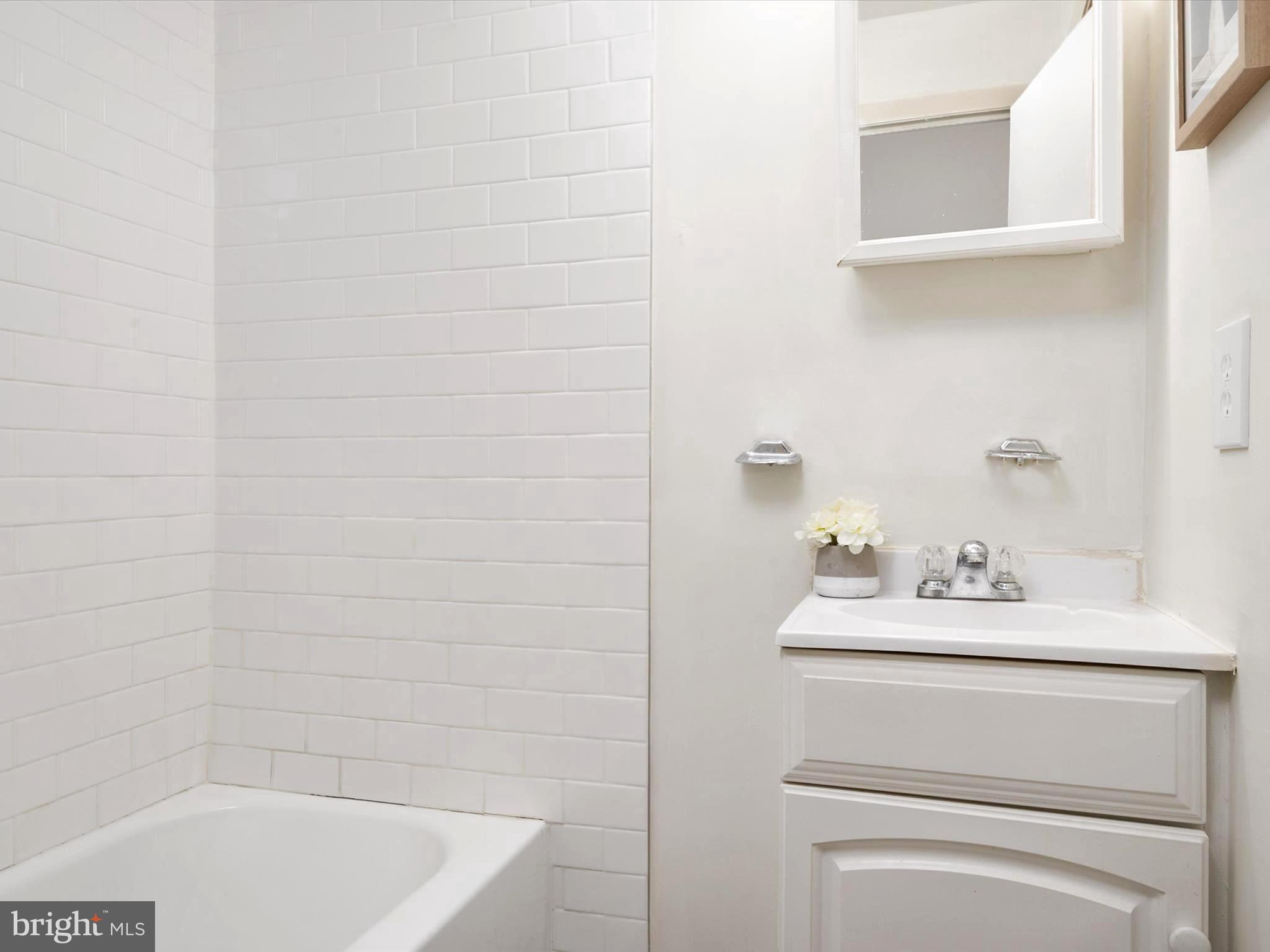 ELIZABETHS LANDING - Residential