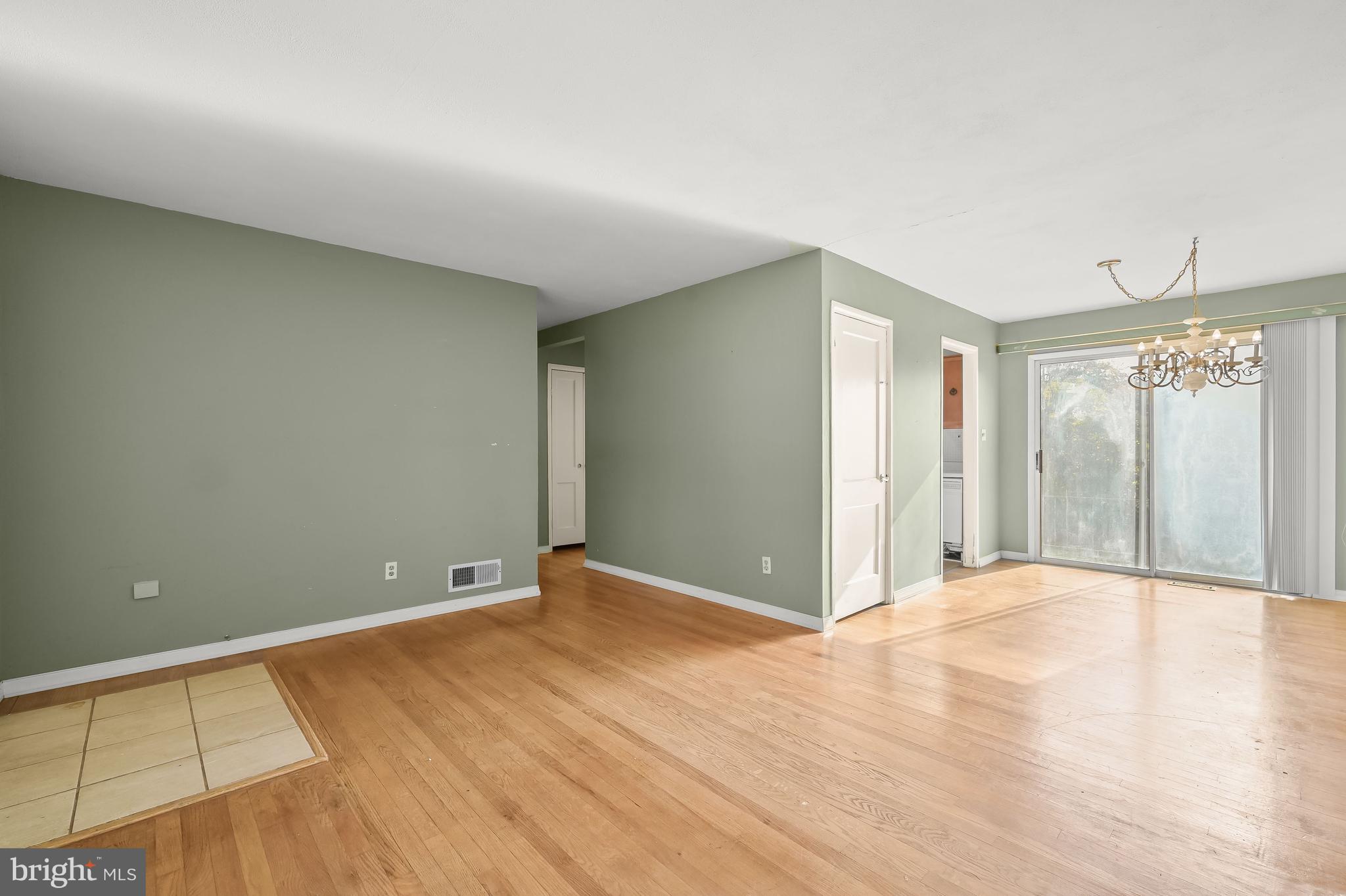 OAK SPRINGS - Residential