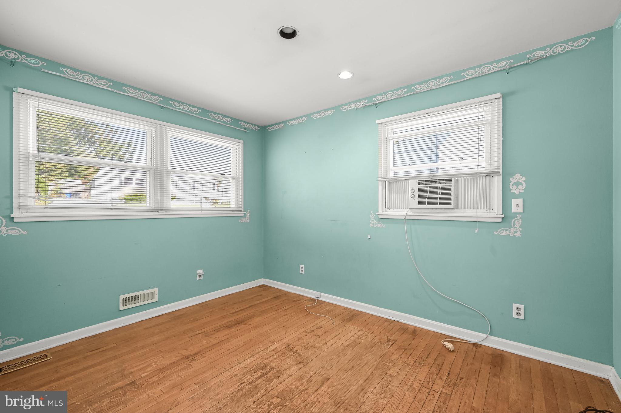 OAK SPRINGS - Residential