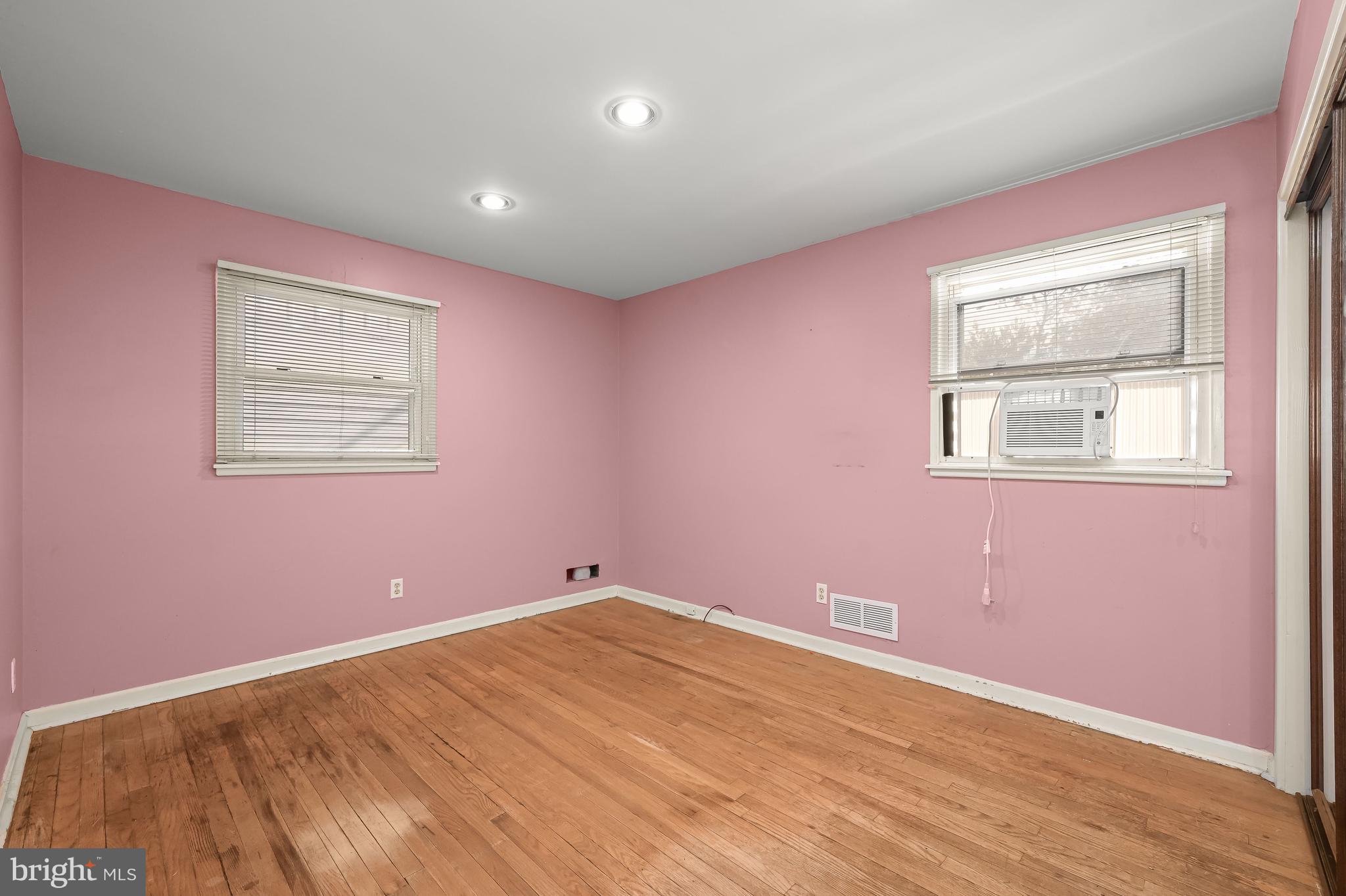 OAK SPRINGS - Residential