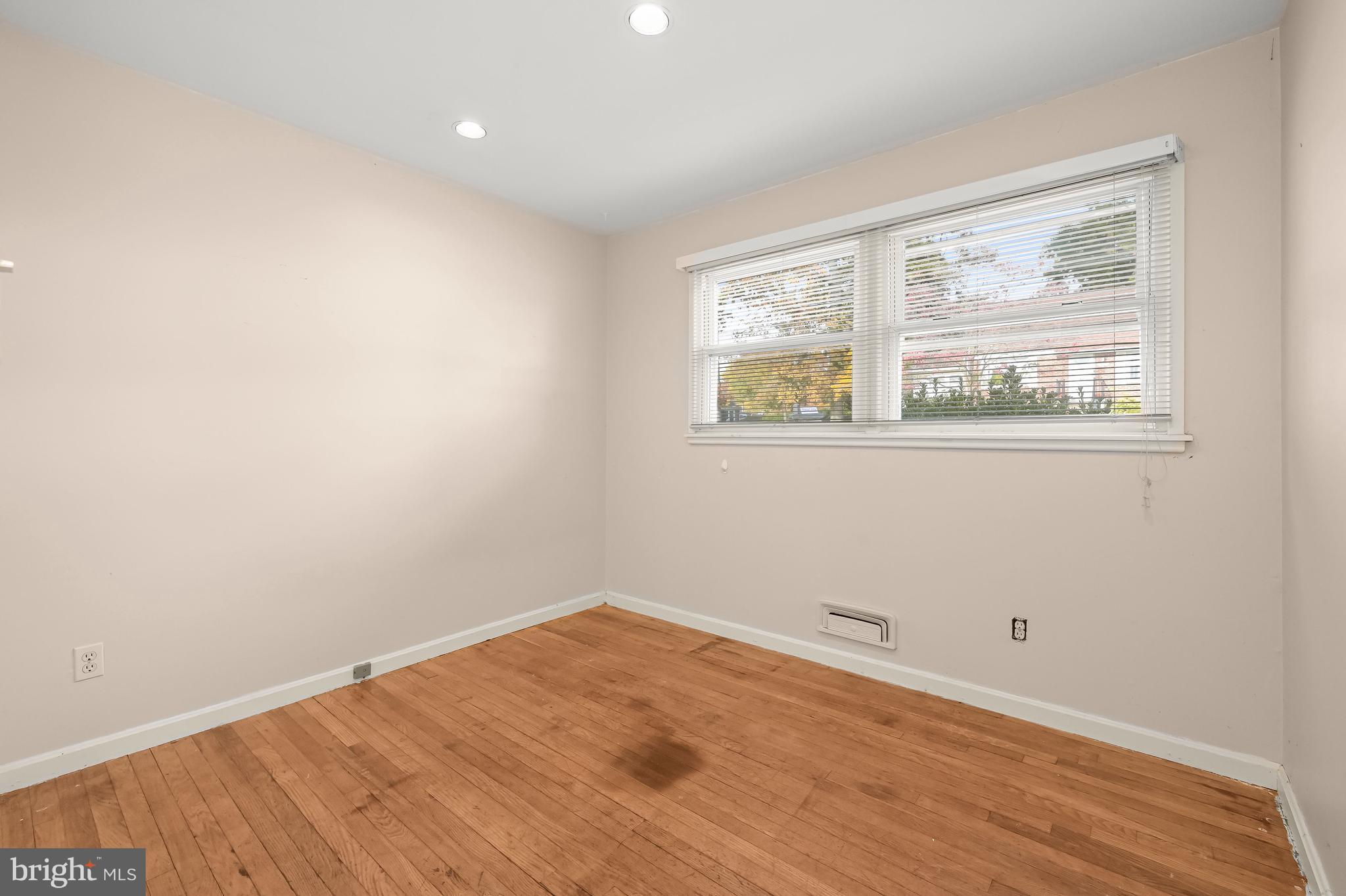 OAK SPRINGS - Residential