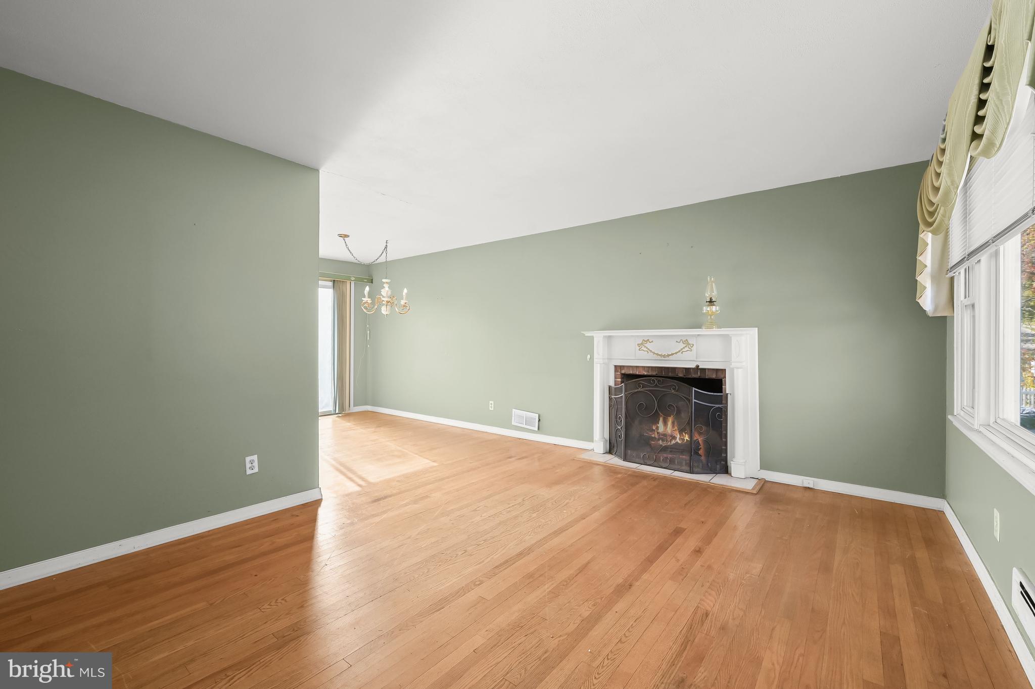 OAK SPRINGS - Residential