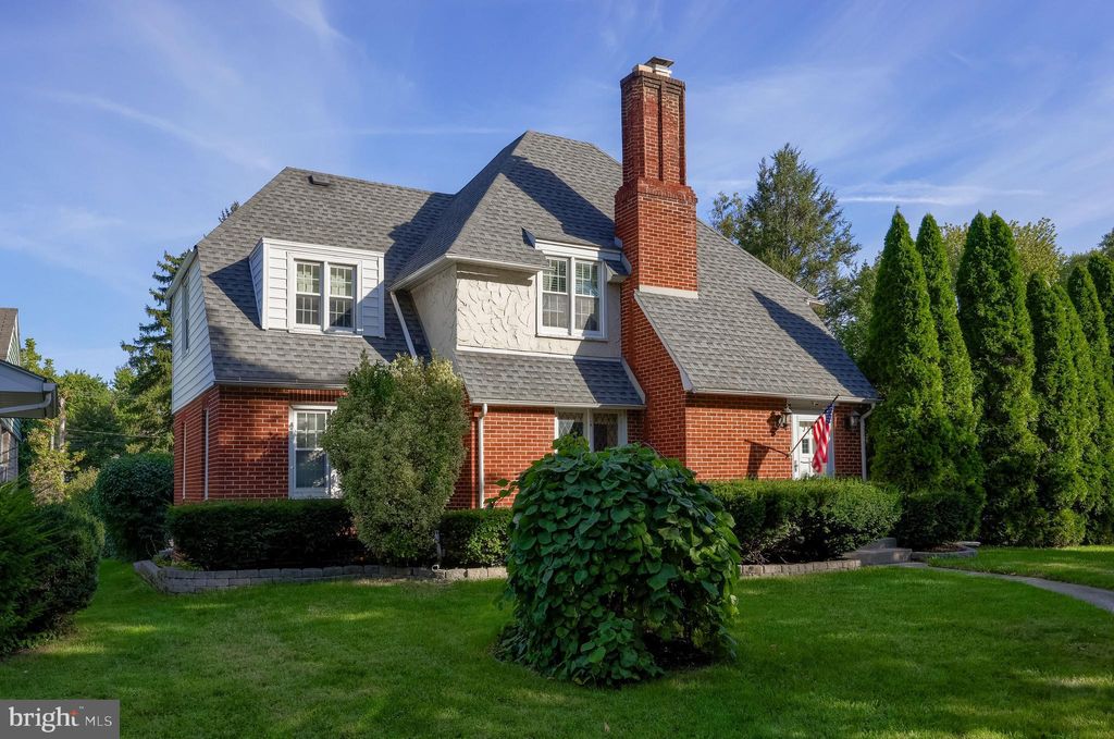 Photo of 3205 Eastern Boulevard, YORK, PA 17402 (MLS # PAYK2091054)