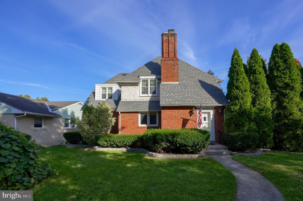 Photo of 3205 Eastern Boulevard, YORK, PA 17402 (MLS # PAYK2091054)