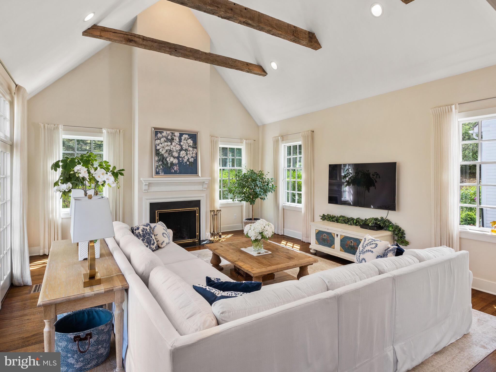 RADNOR HUNT - Residential