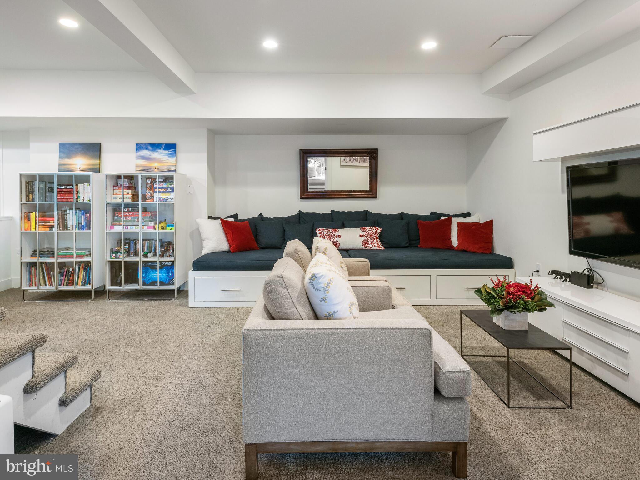 RADNOR HUNT - Residential