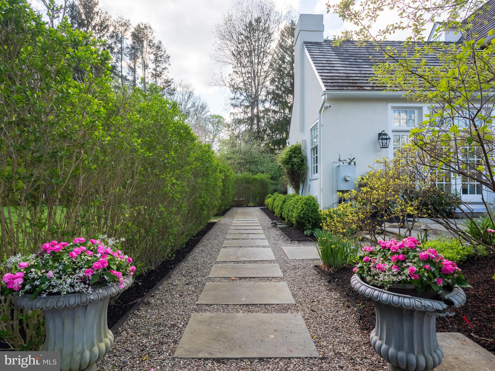 RADNOR HUNT - Residential