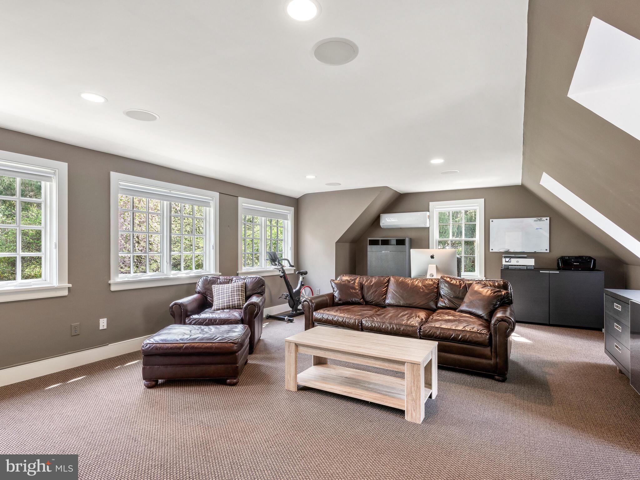 RADNOR HUNT - Residential