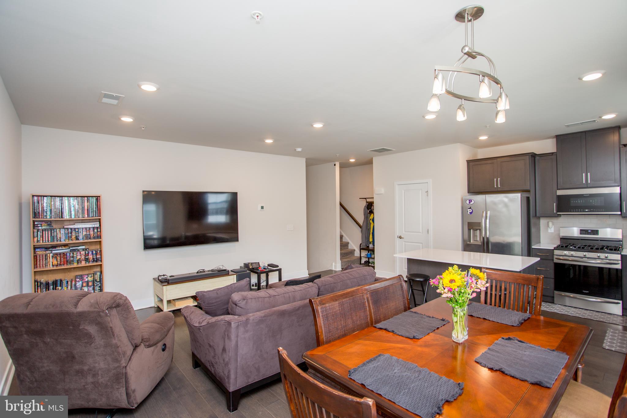 954 SKYLAR COURT