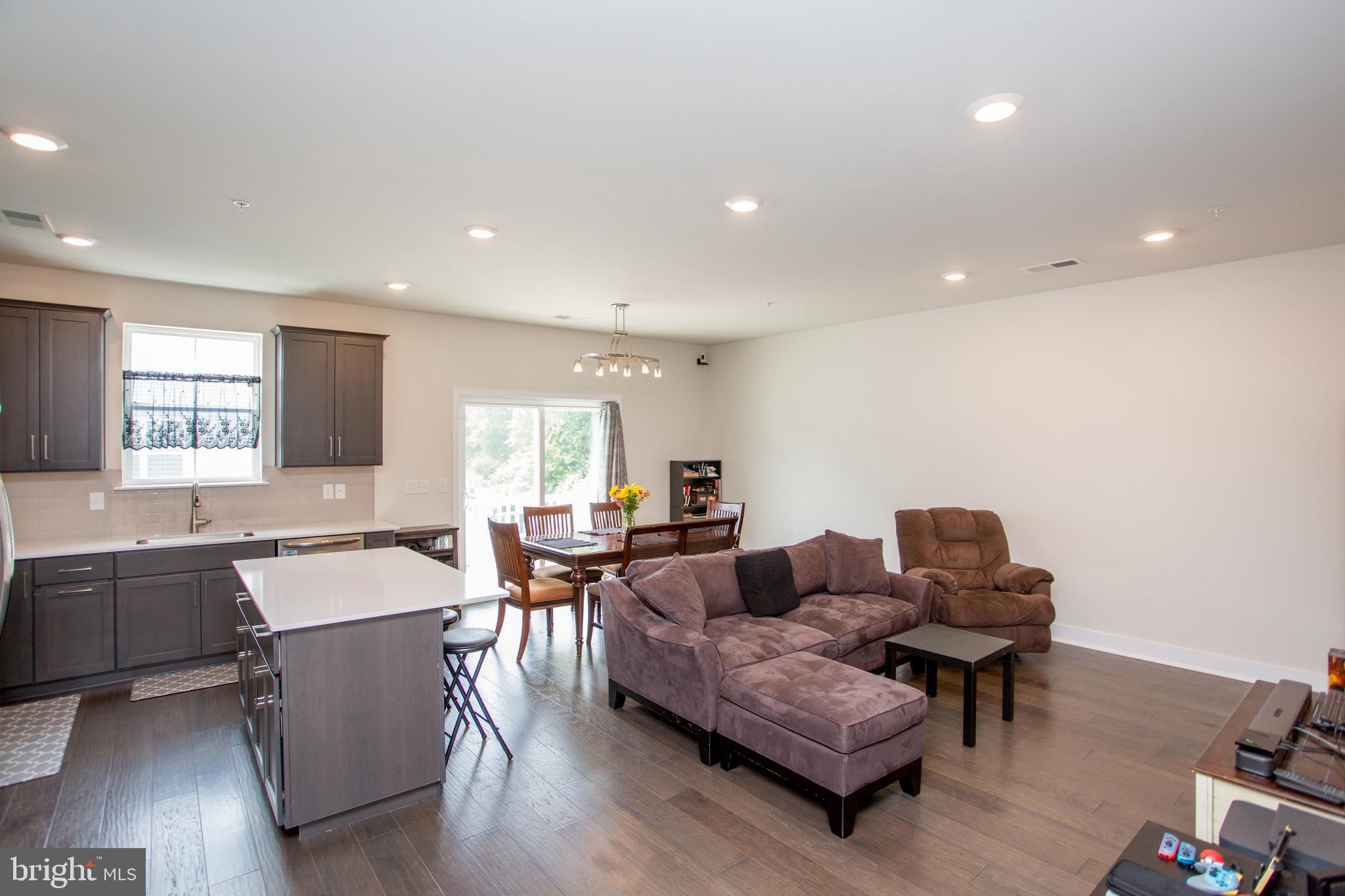 954 SKYLAR COURT