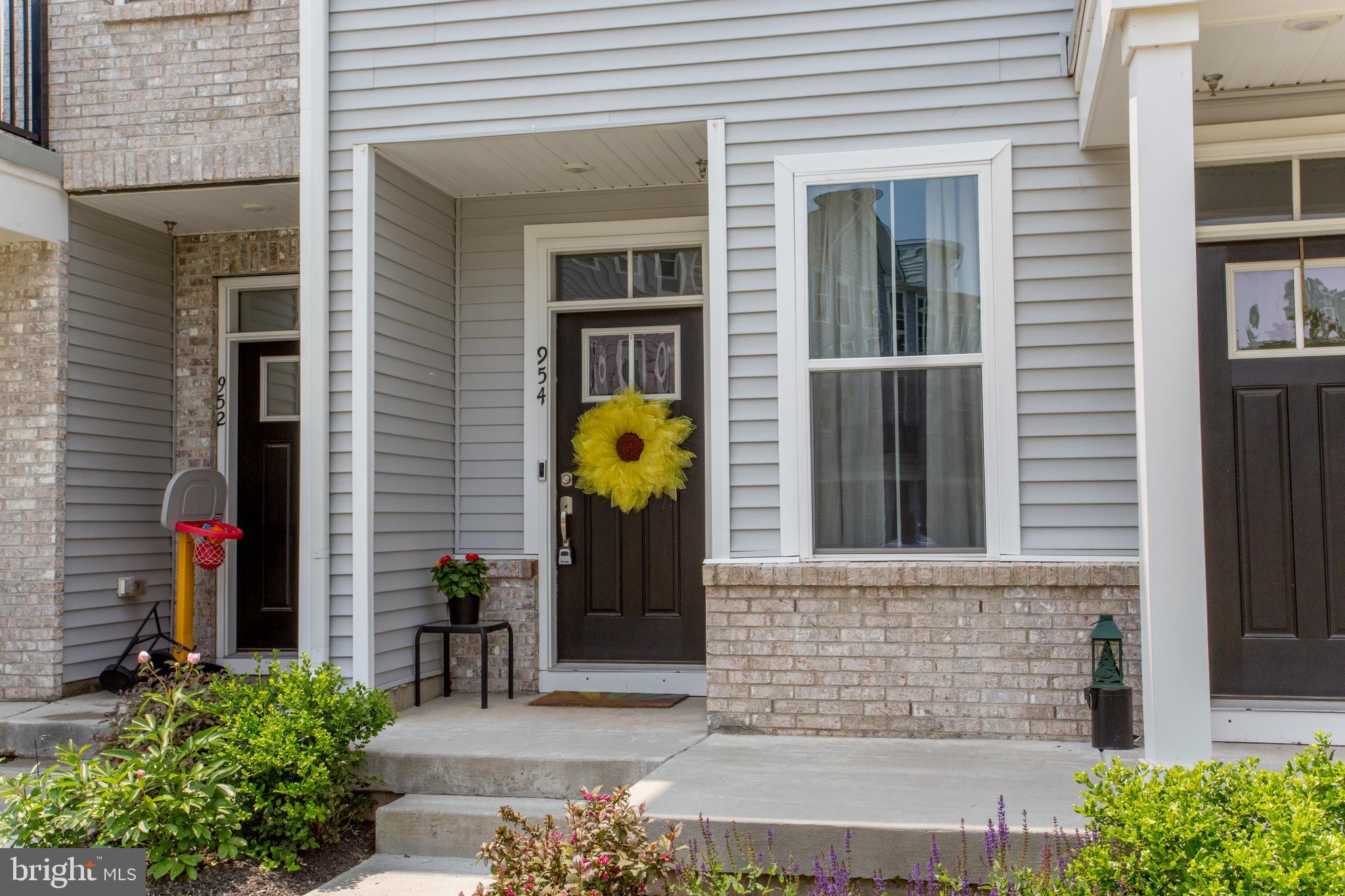 954 SKYLAR COURT
