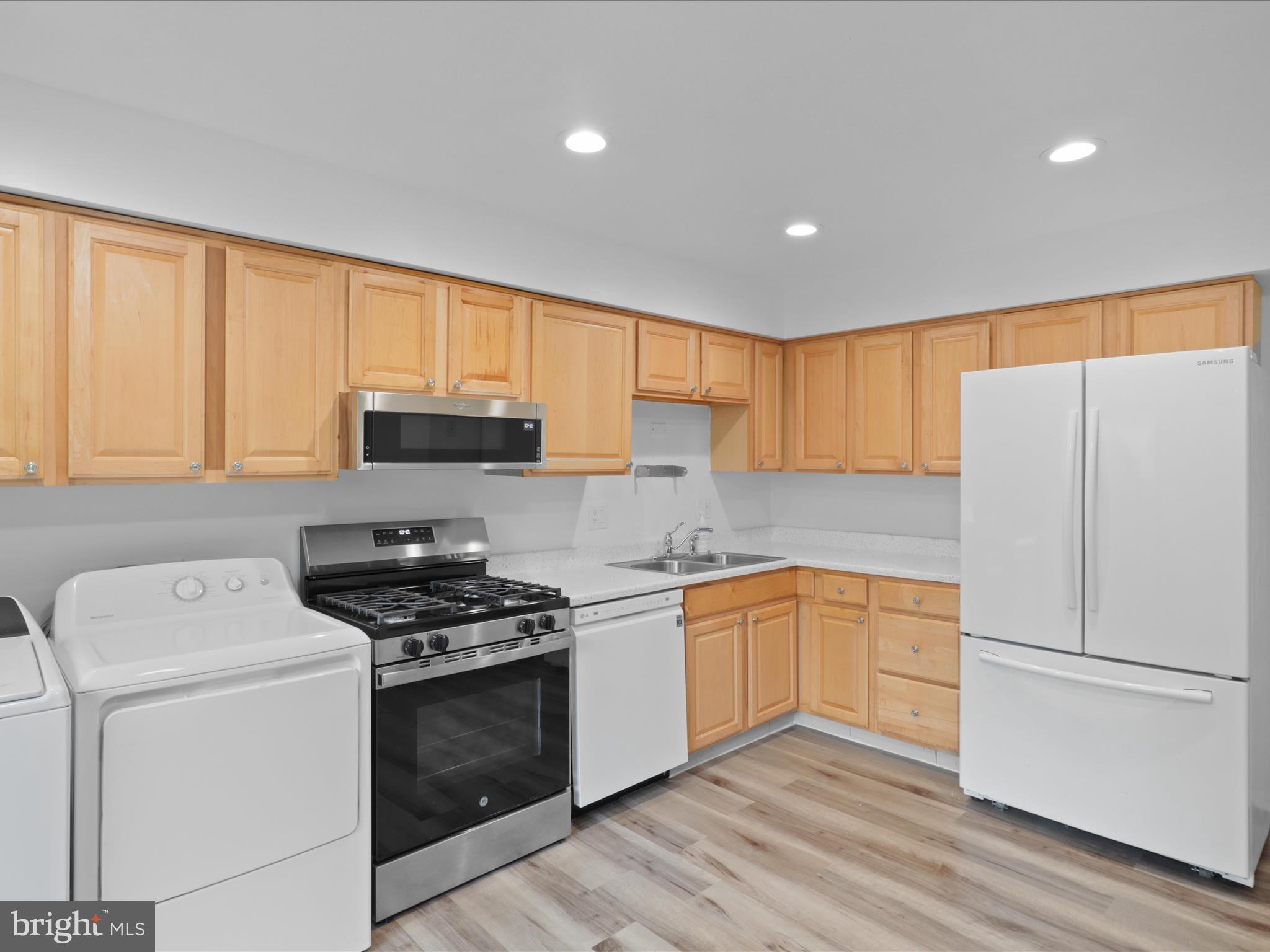 RESTON - Residential